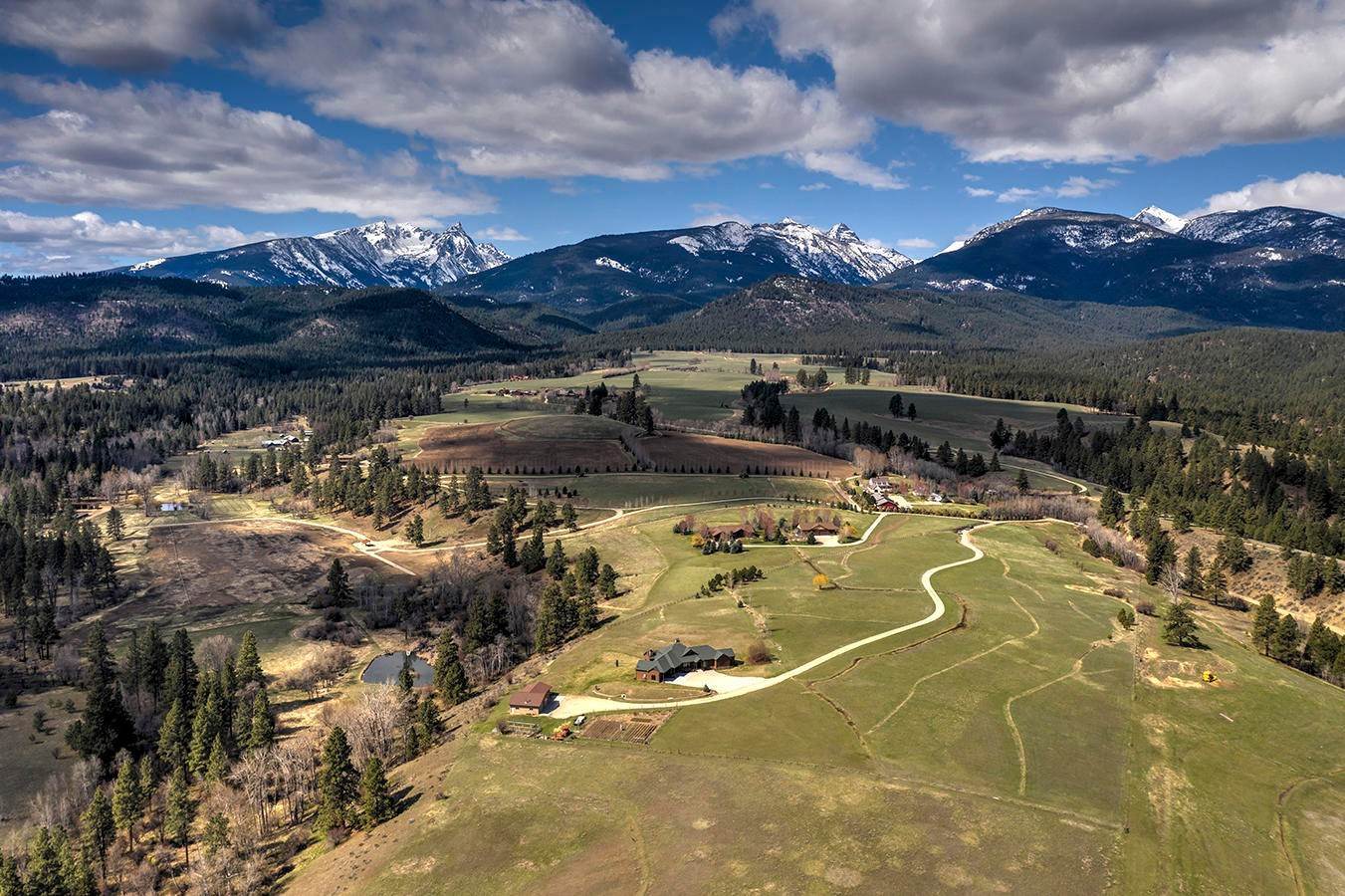 18. Single Family Homes for Sale at 145 Grouse Butte Lane, Darby, Montana 59829 United States