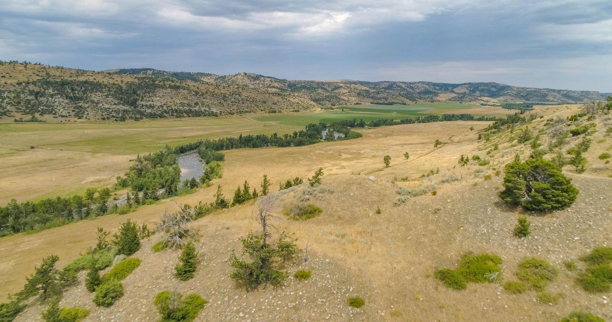 19. Single Family Homes for Sale at 1643 Main Boulder Road, McLeod, Montana 59052 United States
