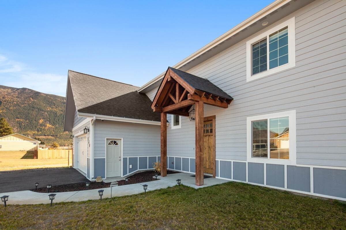 6. Single Family Homes for Sale at 560 Red Hawk Lane Columbia Falls, Montana 59912 United States