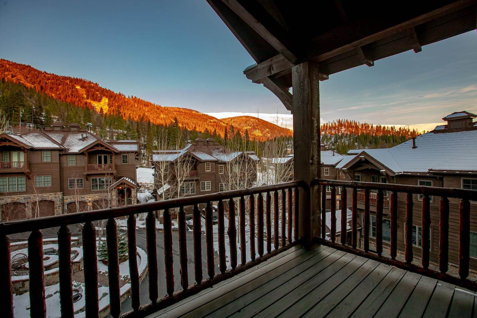 3. Single Family Homes for Sale at 132 Slopeside Drive Whitefish, Montana 59937 United States