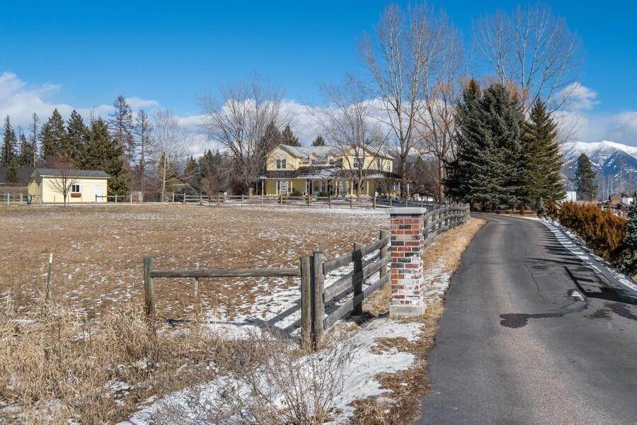 5. Single Family Homes for Sale at 17 Ann Marie Lane, Kalispell, Montana 59901 United States