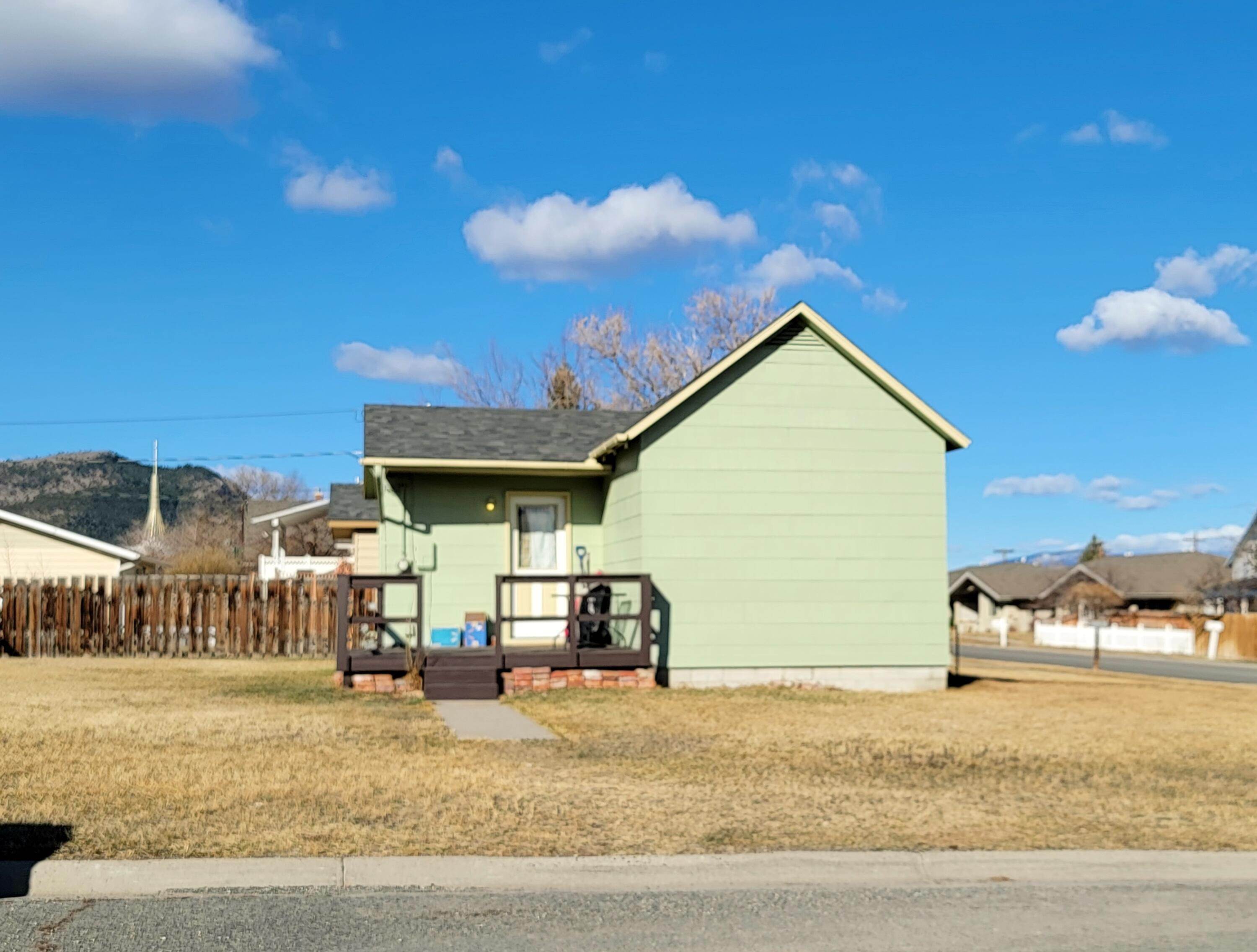 18. Multi-Family Homes for Sale at 920 North Hannaford Street, Helena, Montana 59601 United States