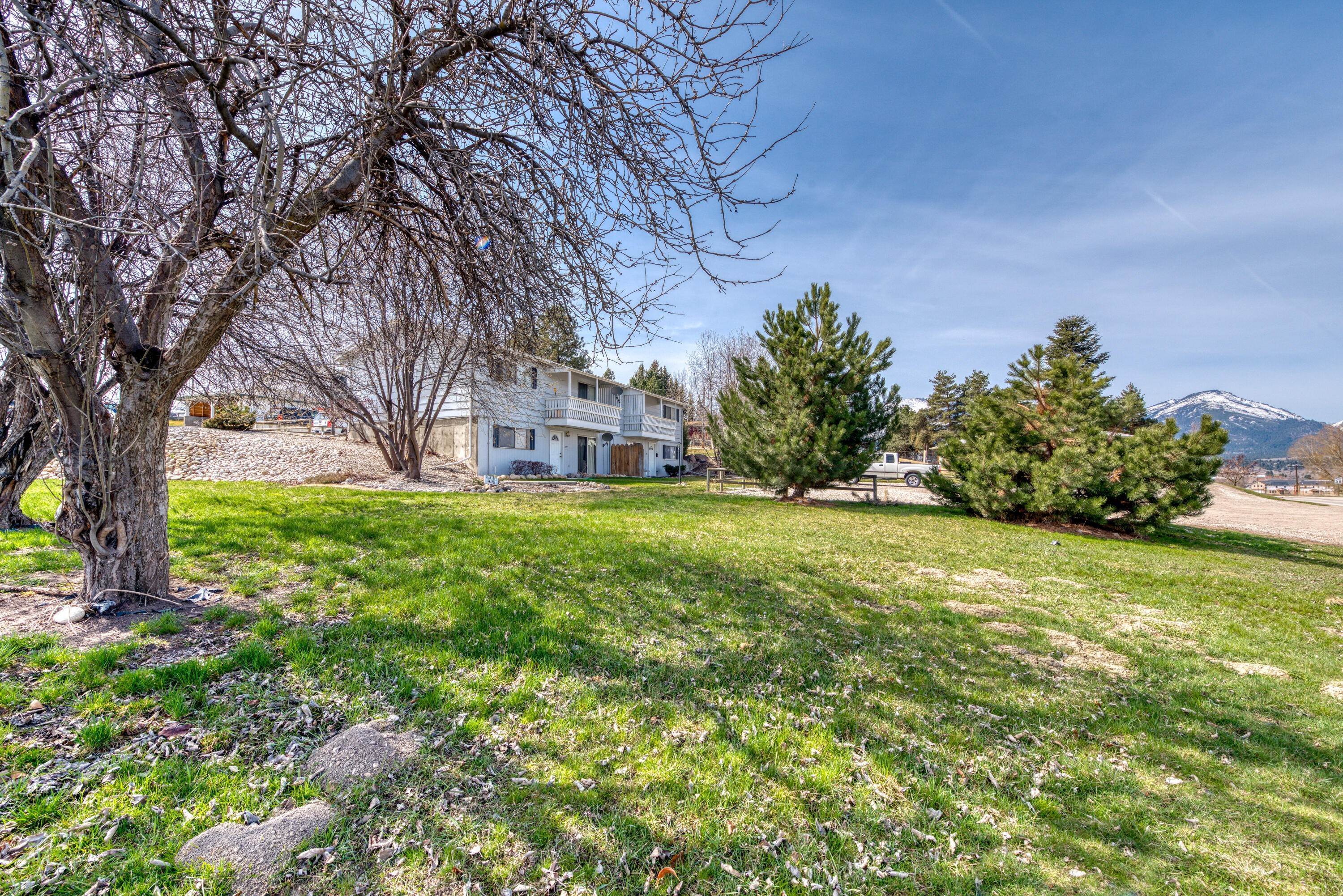 19. Multi-Family Homes for Sale at 215-233 Mockingbird Hill, Hamilton, Montana 59840 United States