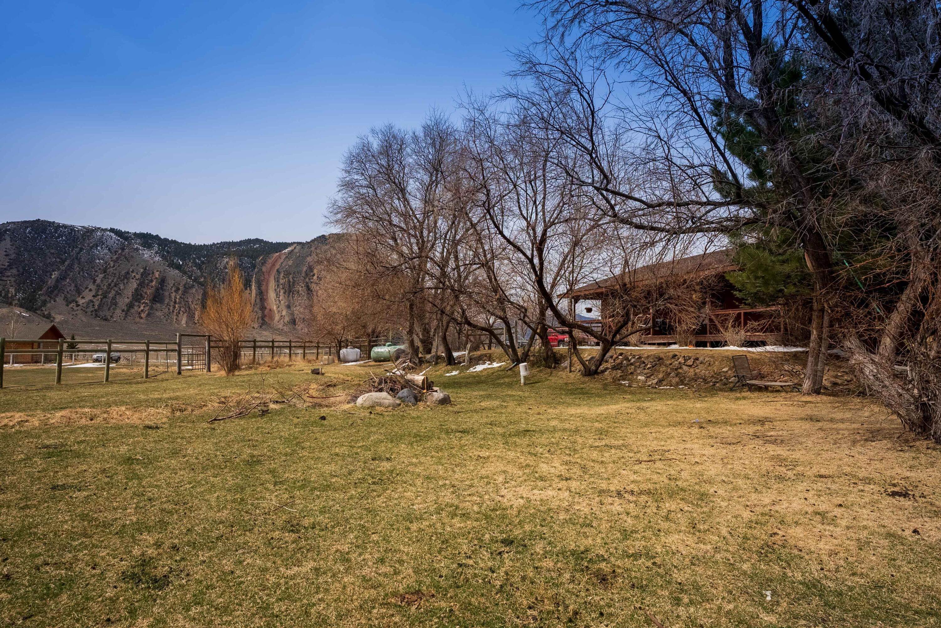 3. Single Family Homes for Sale at 34 Maiden Basin Road, Gardiner, Montana 59030 United States