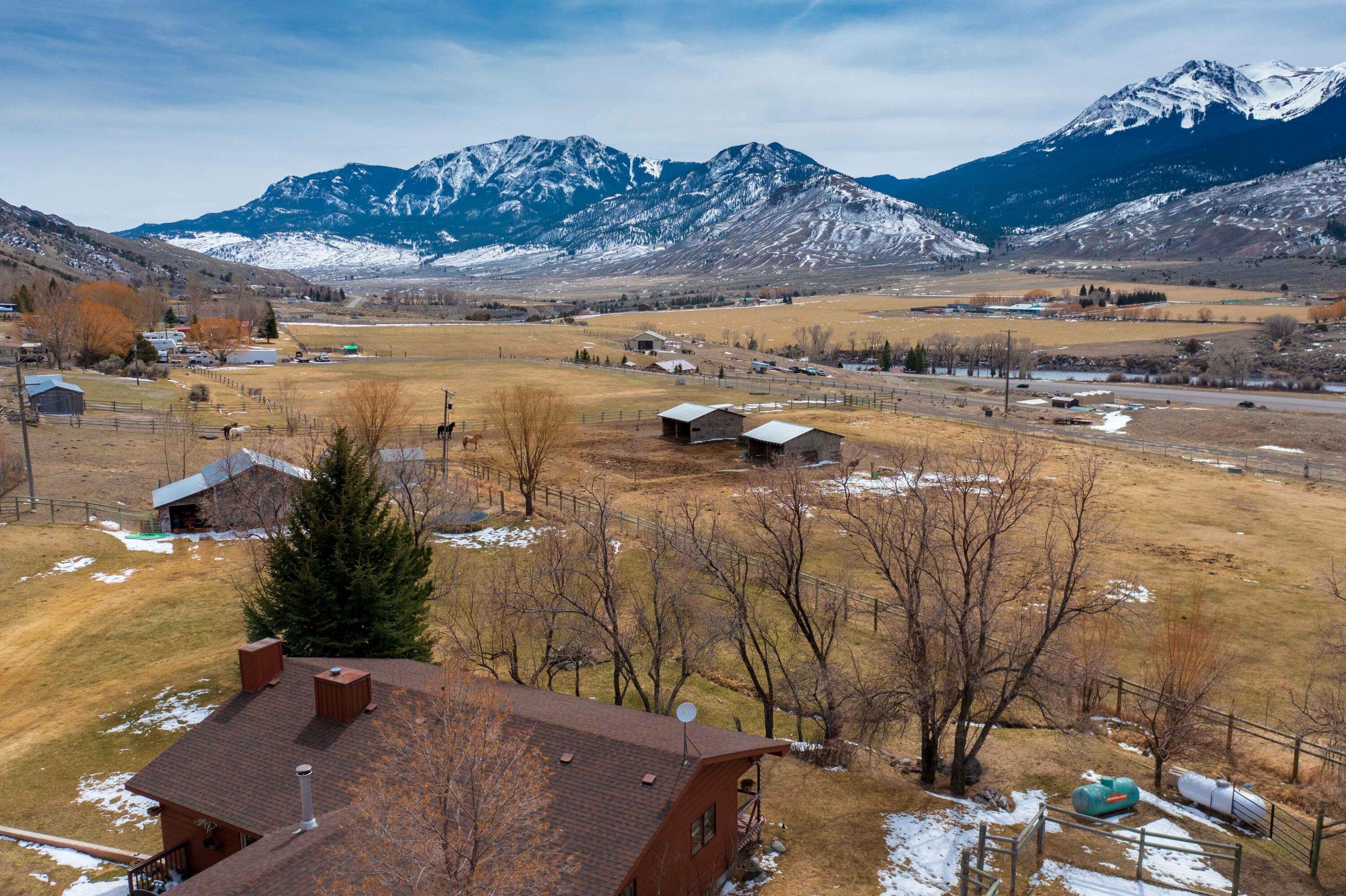 4. Single Family Homes for Sale at 34 Maiden Basin Road, Gardiner, Montana 59030 United States