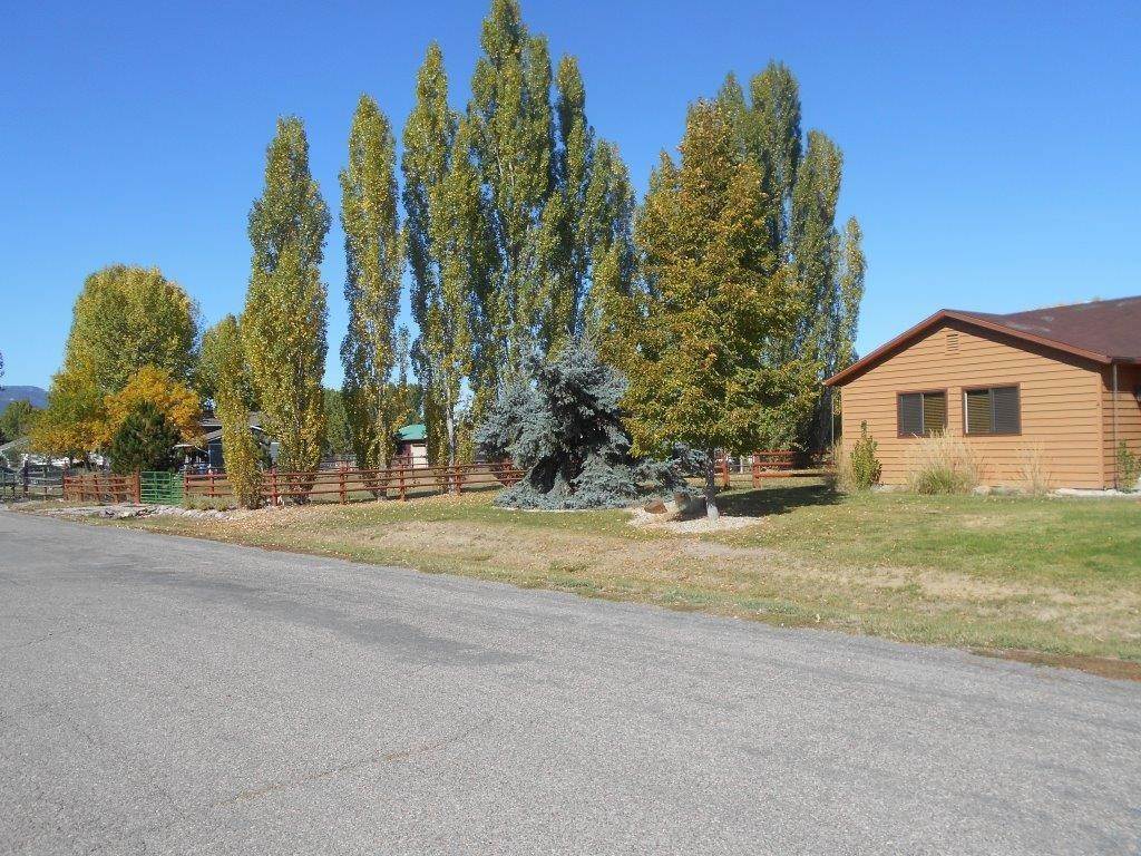 14. Single Family Homes for Sale at 8100 Lazy H Trail, Missoula, Montana 59808 United States