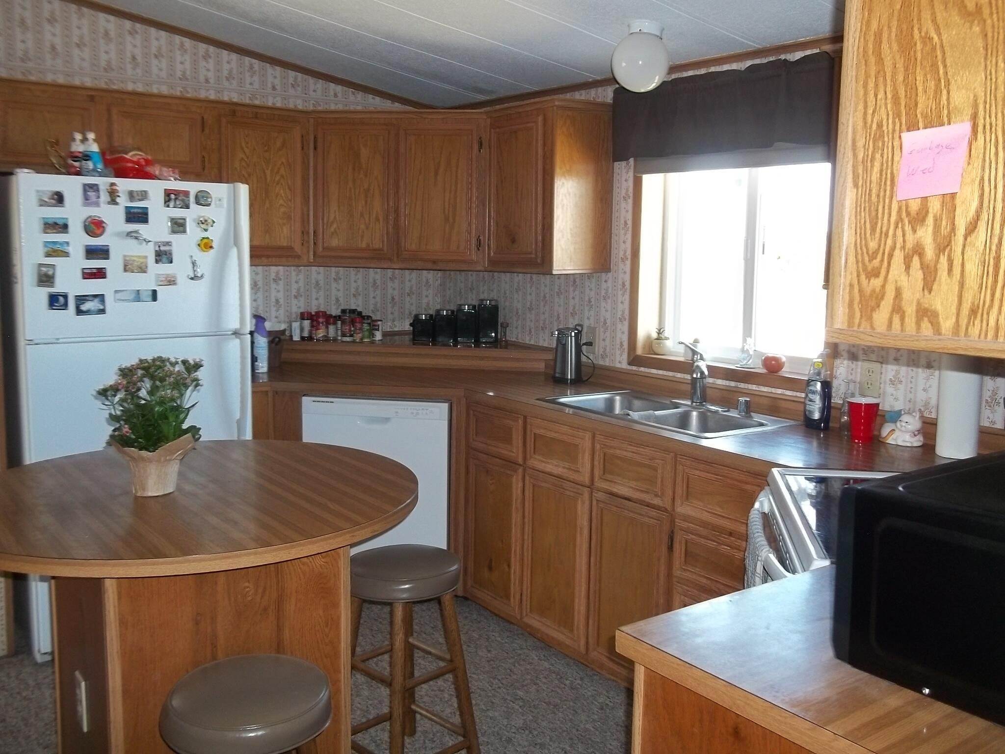 20. Single Family Homes for Sale at 243 North River Road, Hobson, Montana 59452 United States