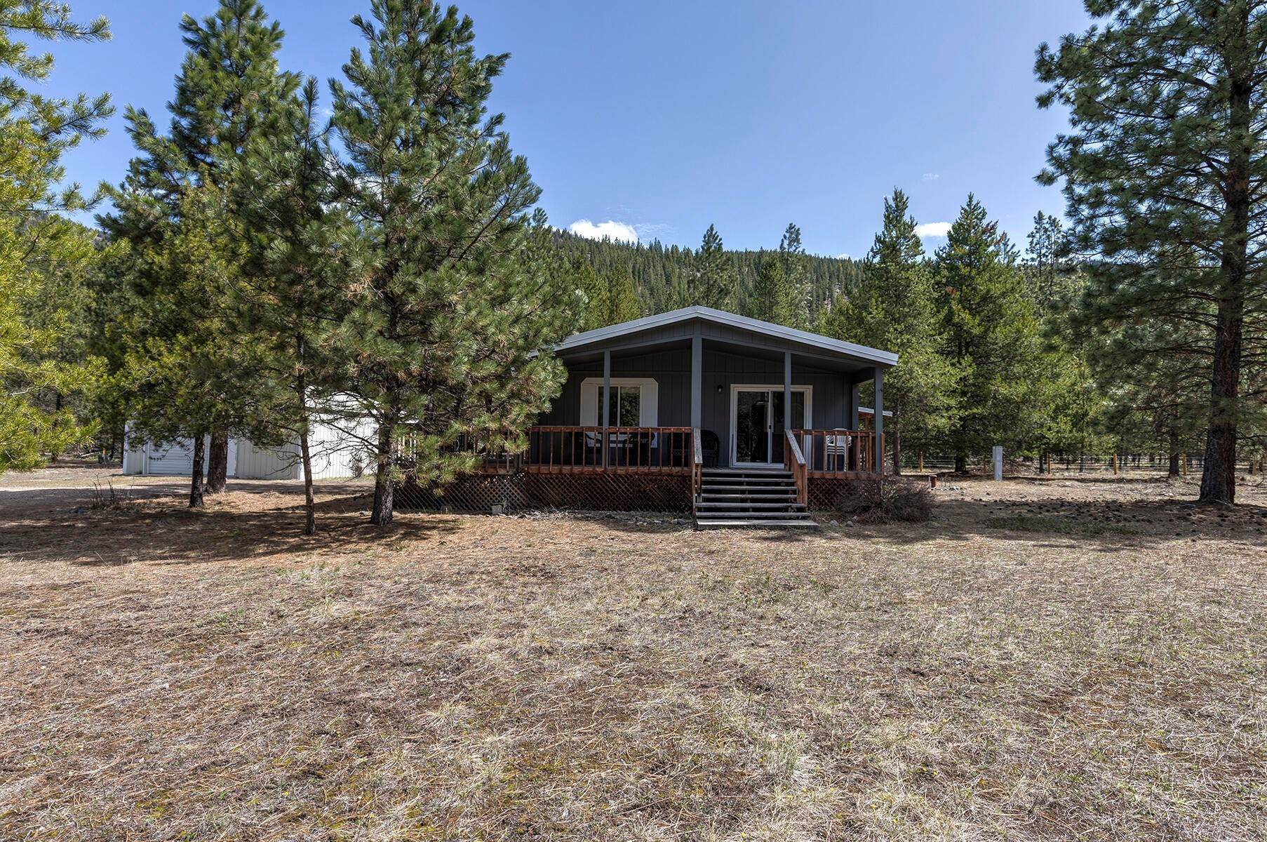 4. Single Family Homes for Sale at 4032 Old Petty Creek Road, Alberton, Montana 59820 United States