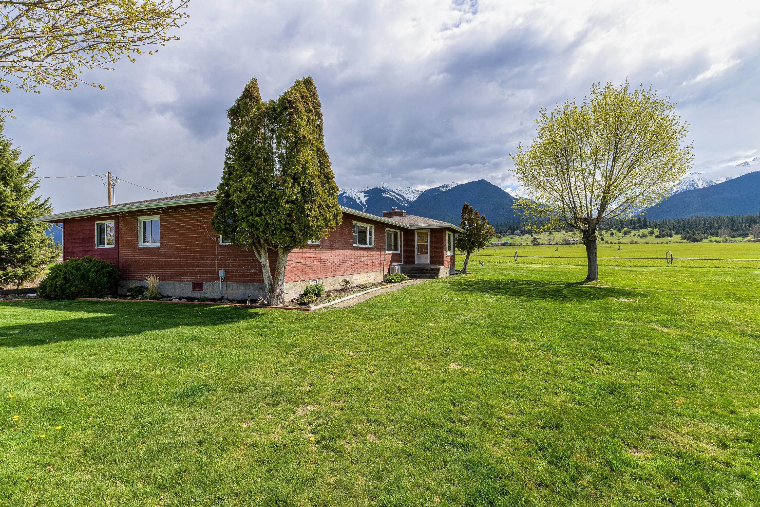 15. Single Family Homes for Sale at 53780 Schock Lane, St. Ignatius, Montana 59865 United States