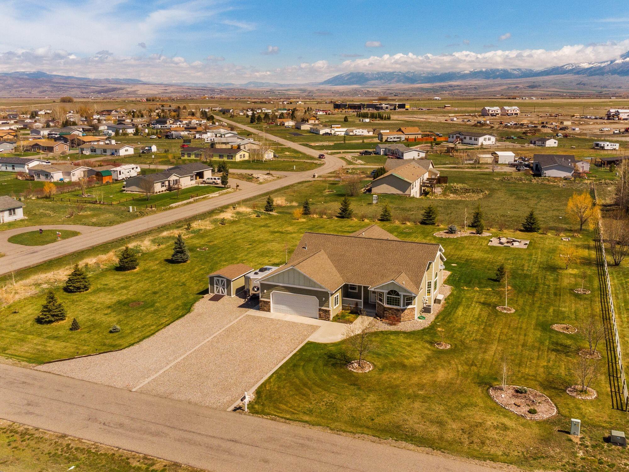3. Single Family Homes for Sale at 337 Briar Place, Belgrade, Montana 59714 United States
