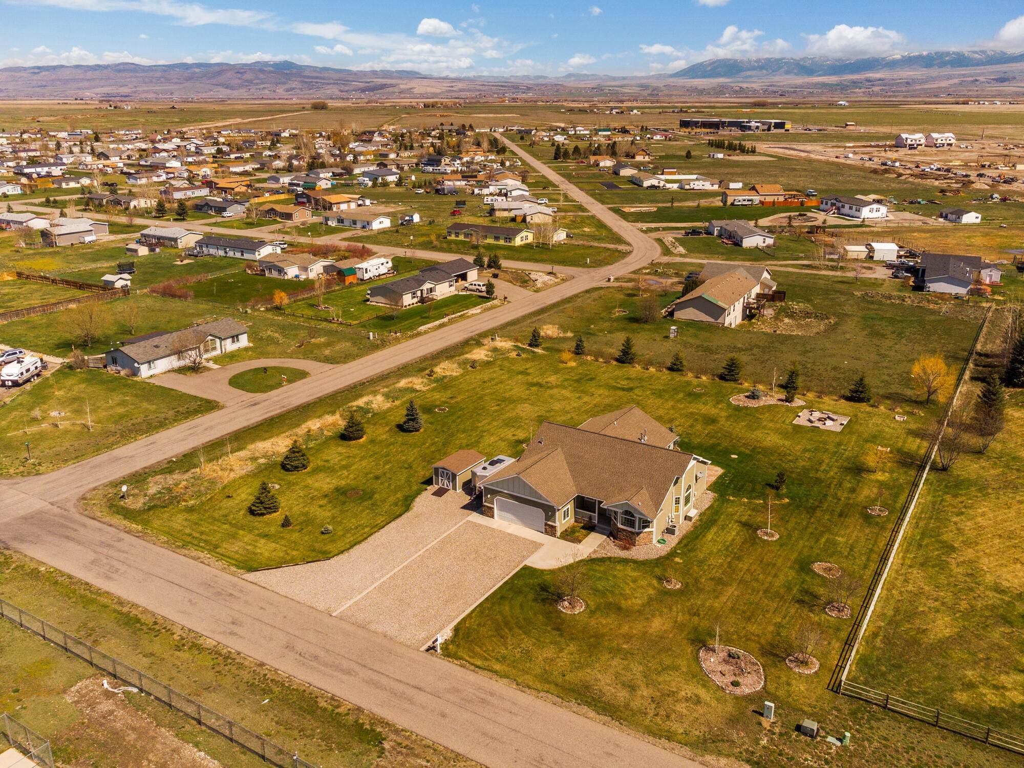 4. Single Family Homes for Sale at 337 Briar Place, Belgrade, Montana 59714 United States