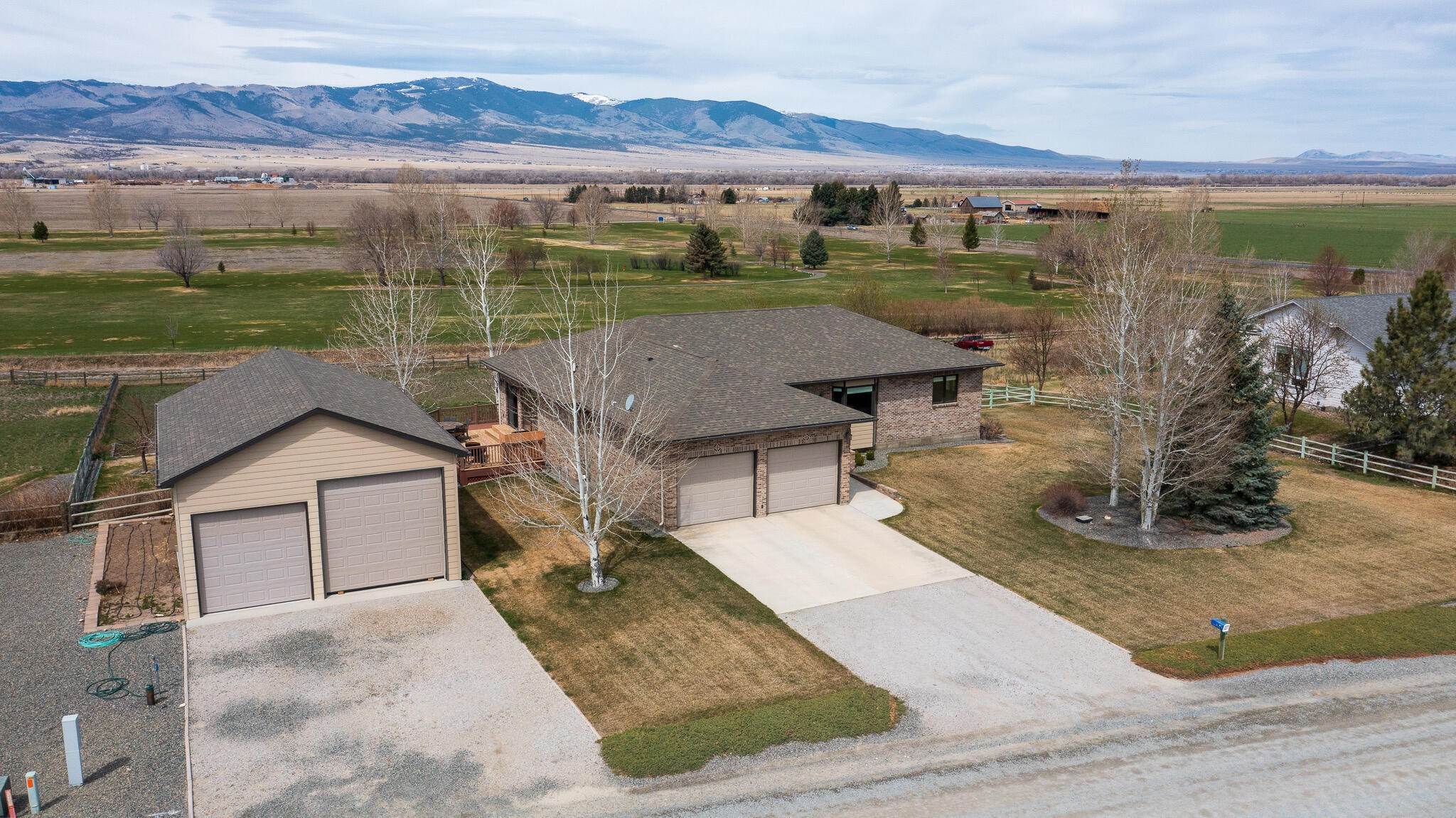 16. Single Family Homes for Sale at 10 Sautter Lane, Townsend, Montana 59644 United States