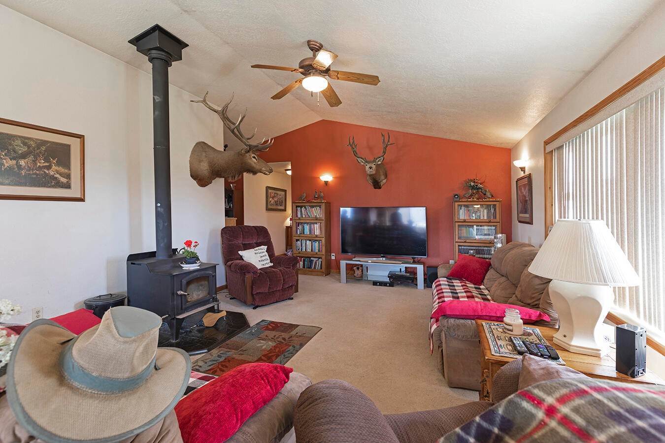 14. Single Family Homes for Sale at 727 Quast Lane, Corvallis, Montana 59828 United States