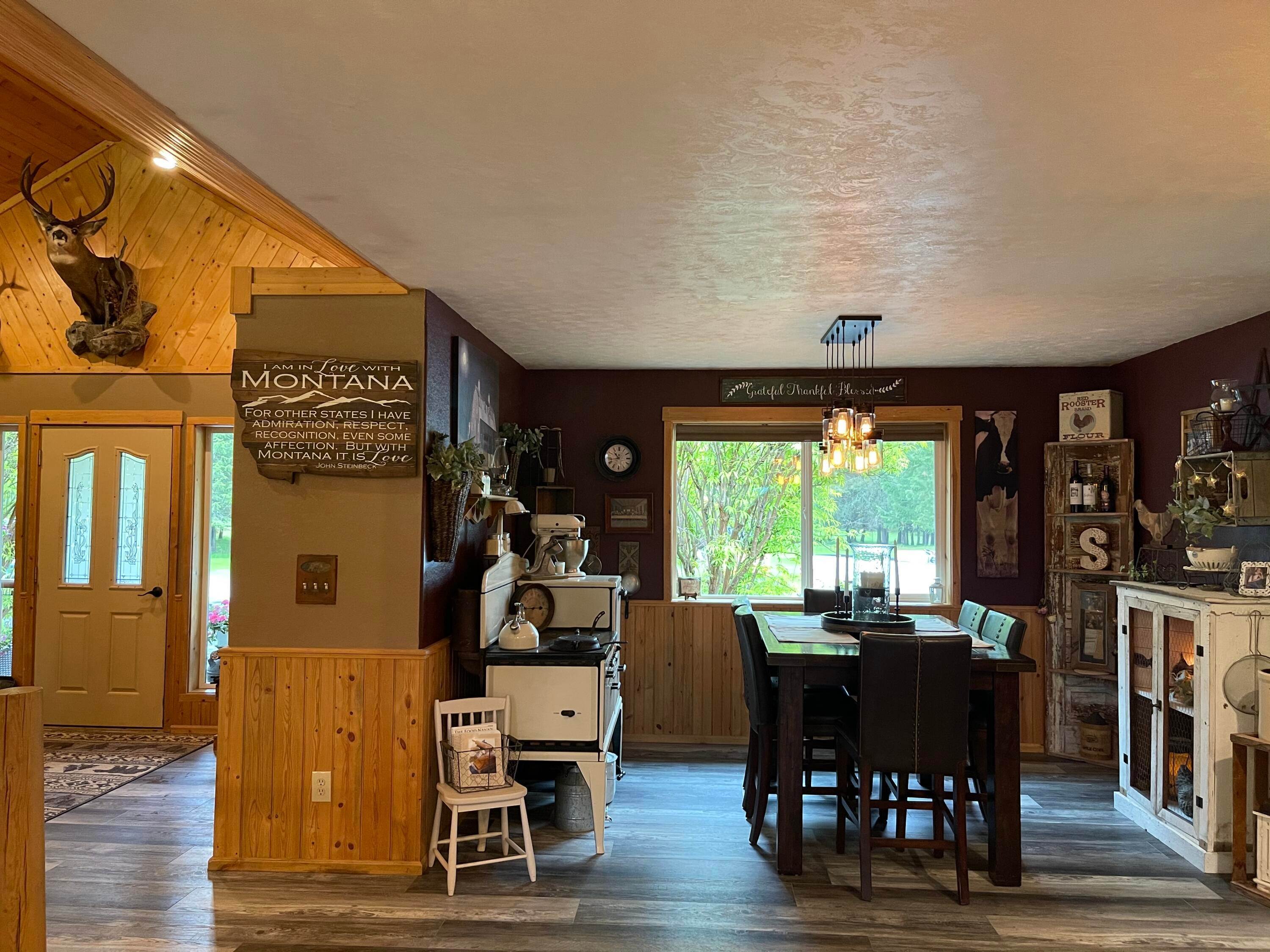 15. Single Family Homes for Sale at 70 Silcox Lane, Thompson Falls, Montana 59873 United States
