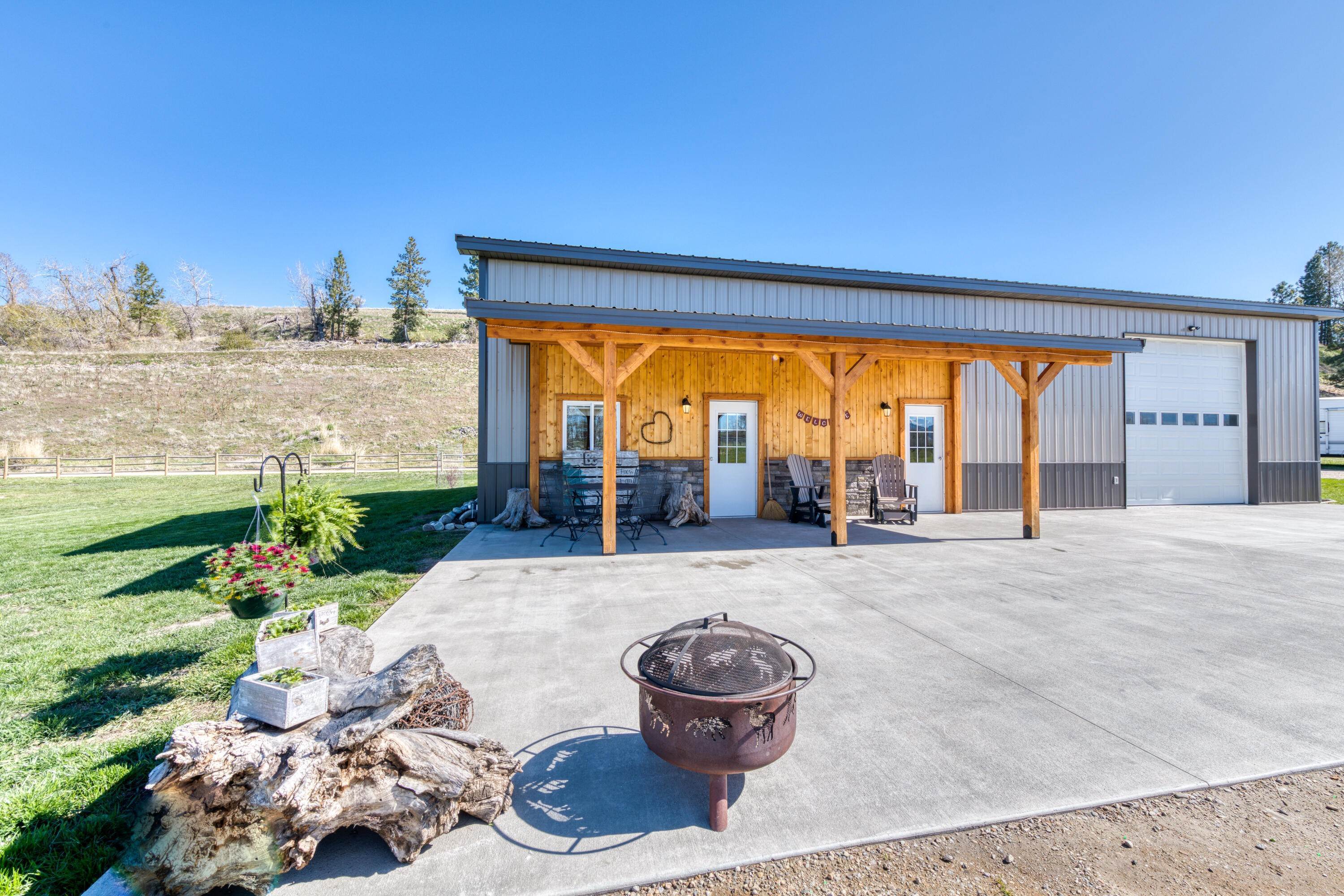 4. Single Family Homes for Sale at 1073 North Burnt Fork Road, Stevensville, Montana 59870 United States