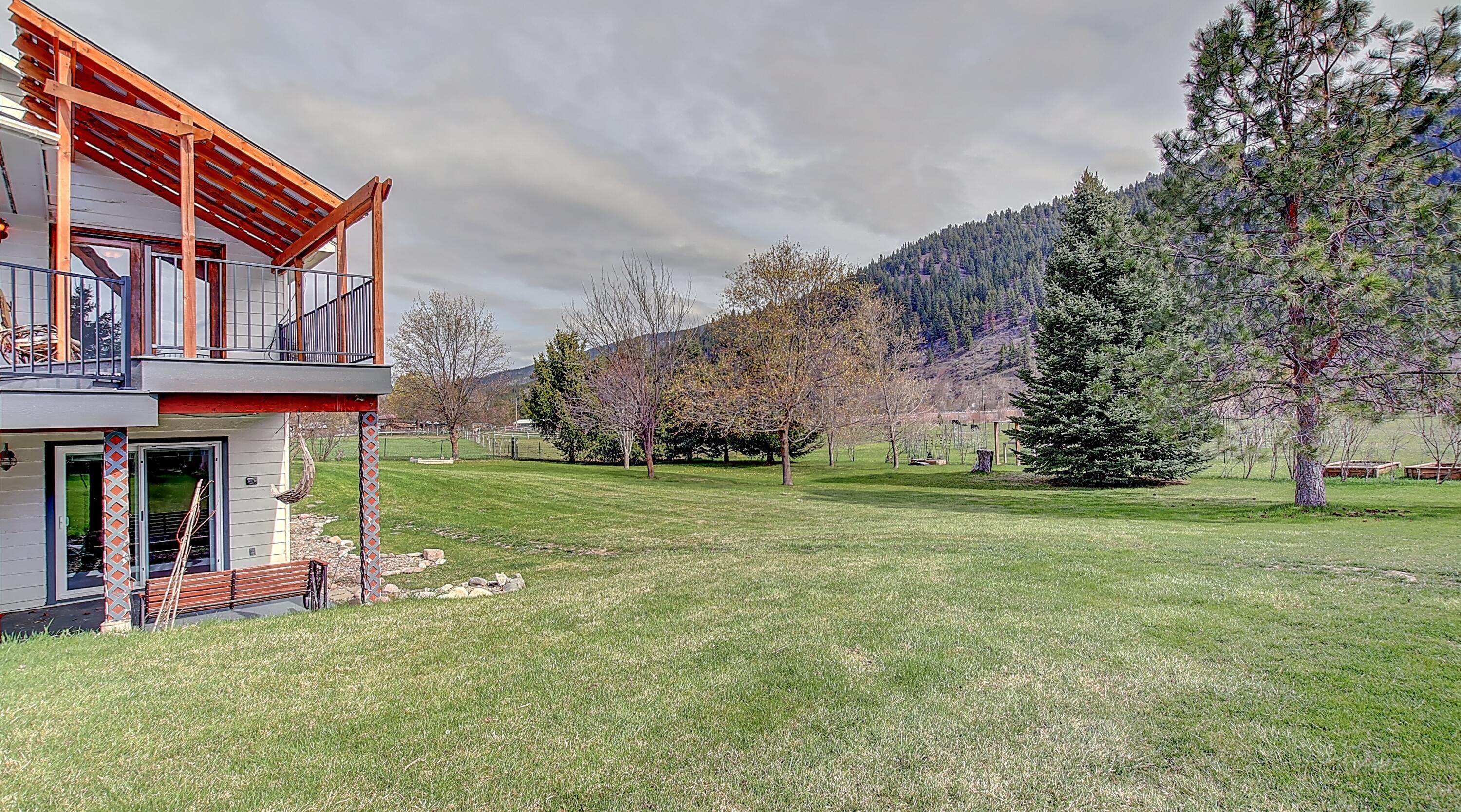 18. Single Family Homes for Sale at 5800 Memory Lane, Clinton, Montana 59825 United States