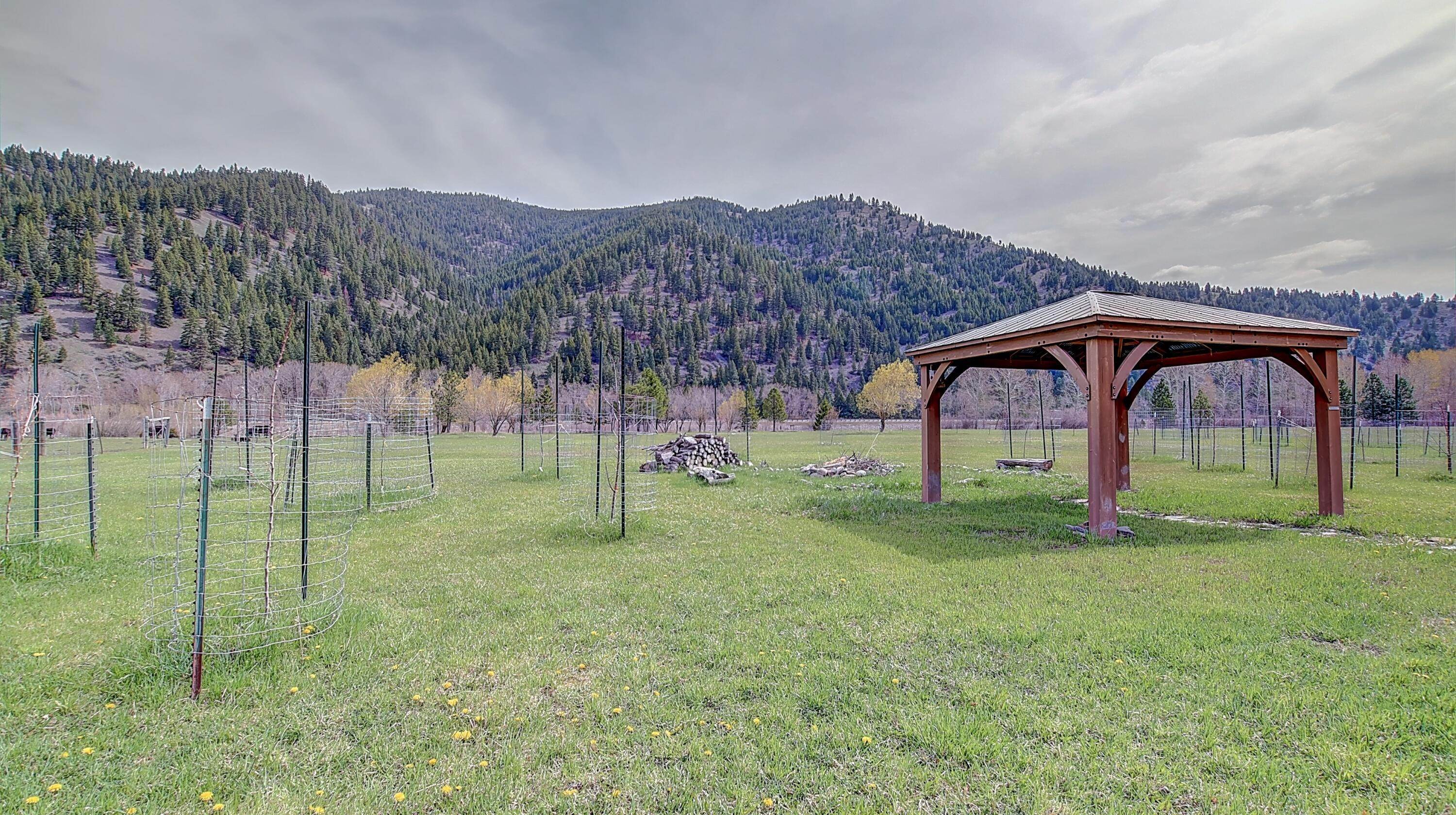 20. Single Family Homes for Sale at 5800 Memory Lane, Clinton, Montana 59825 United States