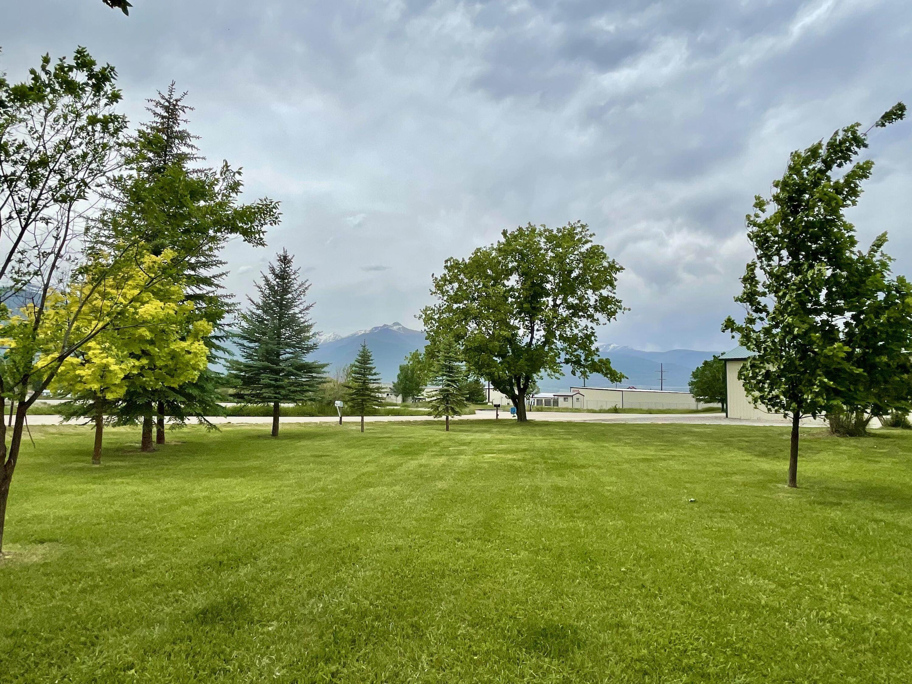 17. Single Family Homes for Sale at 140 1st Avenue, Stevensville, Montana 59870 United States