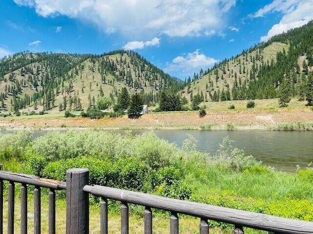 5. Single Family Homes for Sale at 282 Clark Fork Drive, Superior, Montana 59872 United States