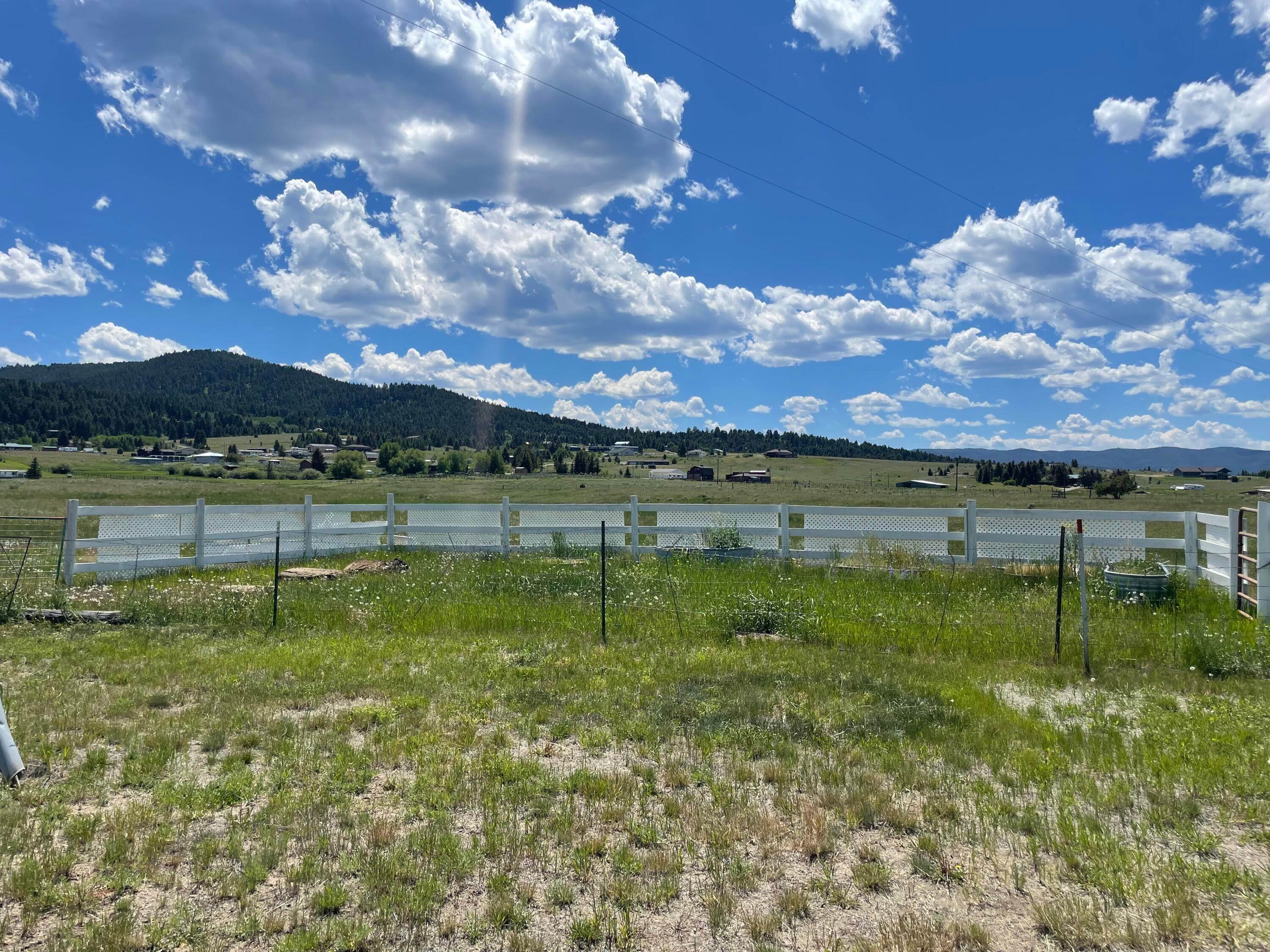 15. Single Family Homes for Sale at 305 Ash Drive, Butte, Montana 59701 United States