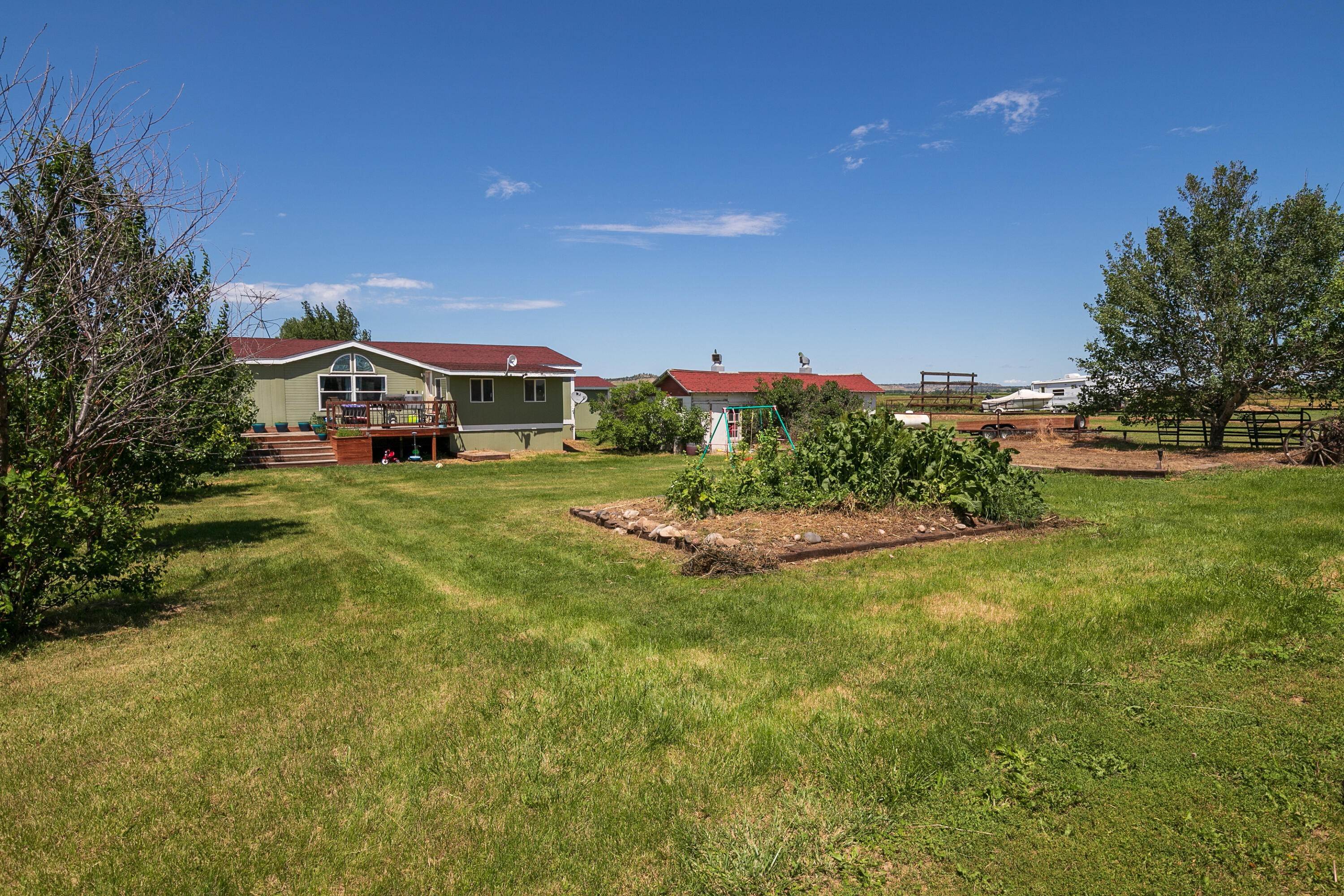18. Single Family Homes for Sale at 2489 North 8th Road, Huntley, Montana 59037 United States