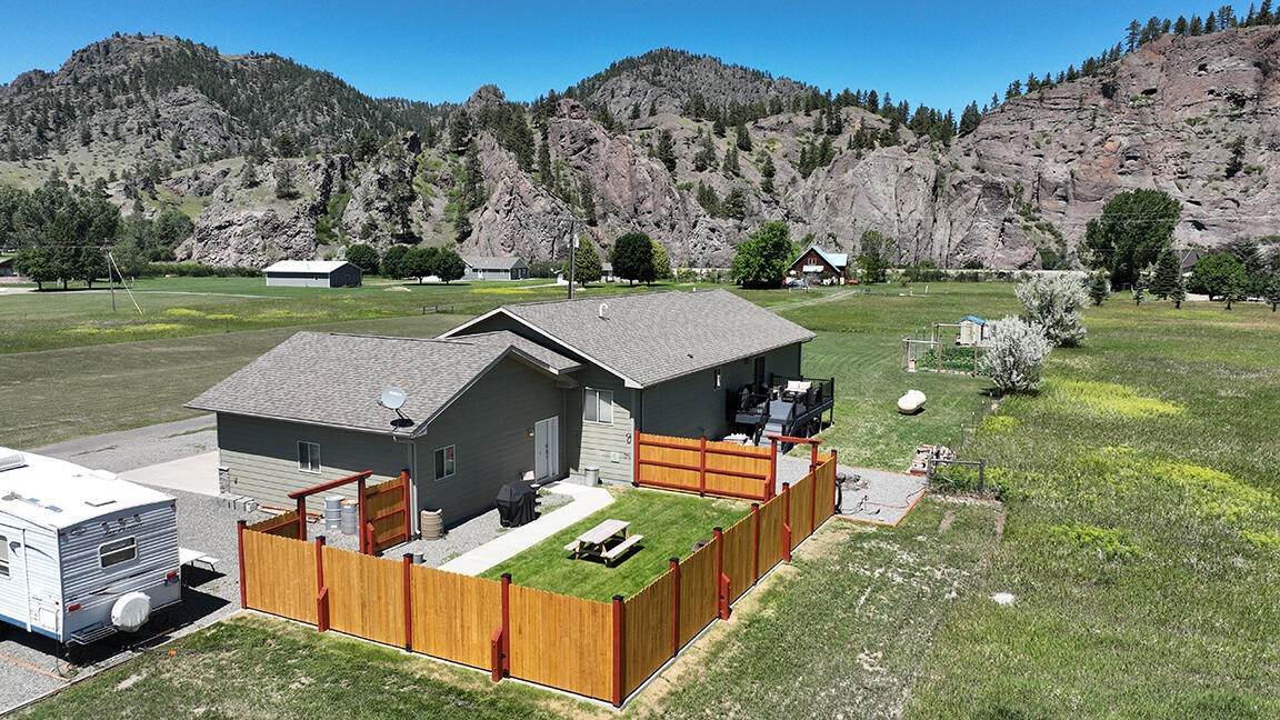 3. Single Family Homes for Sale at 27 Meadow Lane, Cascade, Montana 59421 United States