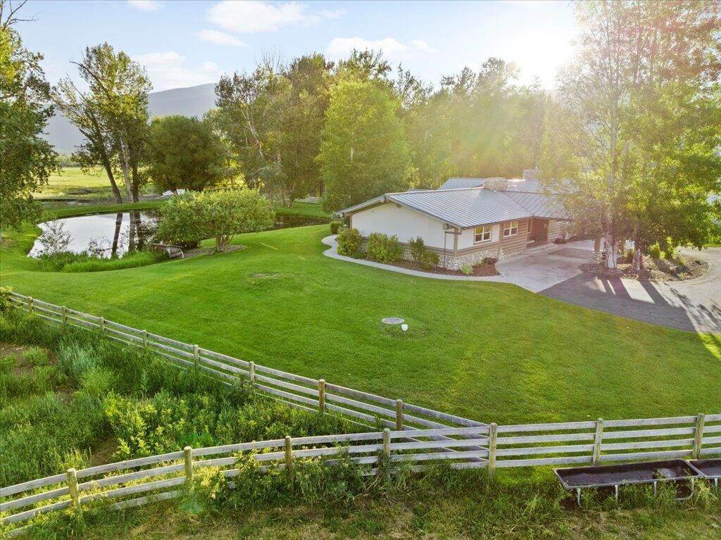 11. Single Family Homes for Sale at 4001/4003 Wildfowl Lane, Stevensville, Montana 59870 United States