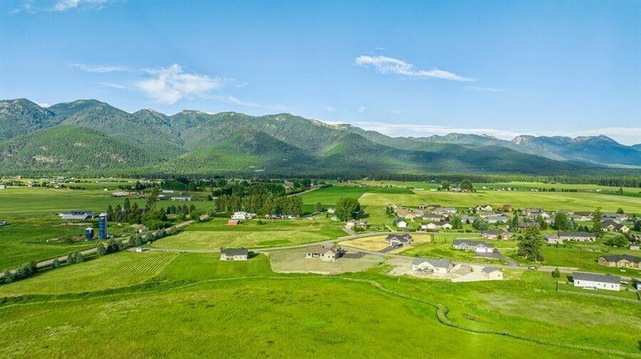 6. Single Family Homes for Sale at 106 Fox Den Trail, Kalispell, Montana 59901 United States