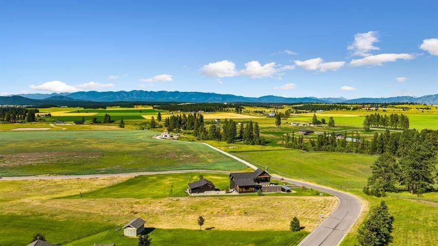 14. Single Family Homes for Sale at 256 &272 Harvest View Lane, Kalispell, Montana 59901 United States