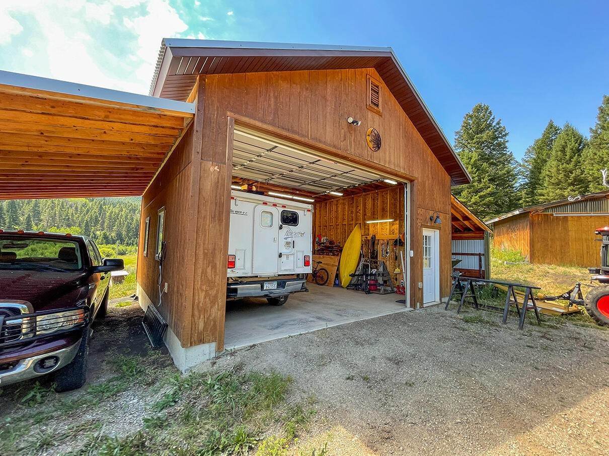 15. Single Family Homes for Sale at 1797 Skunk Creek Road, Bozeman, Montana 59715 United States
