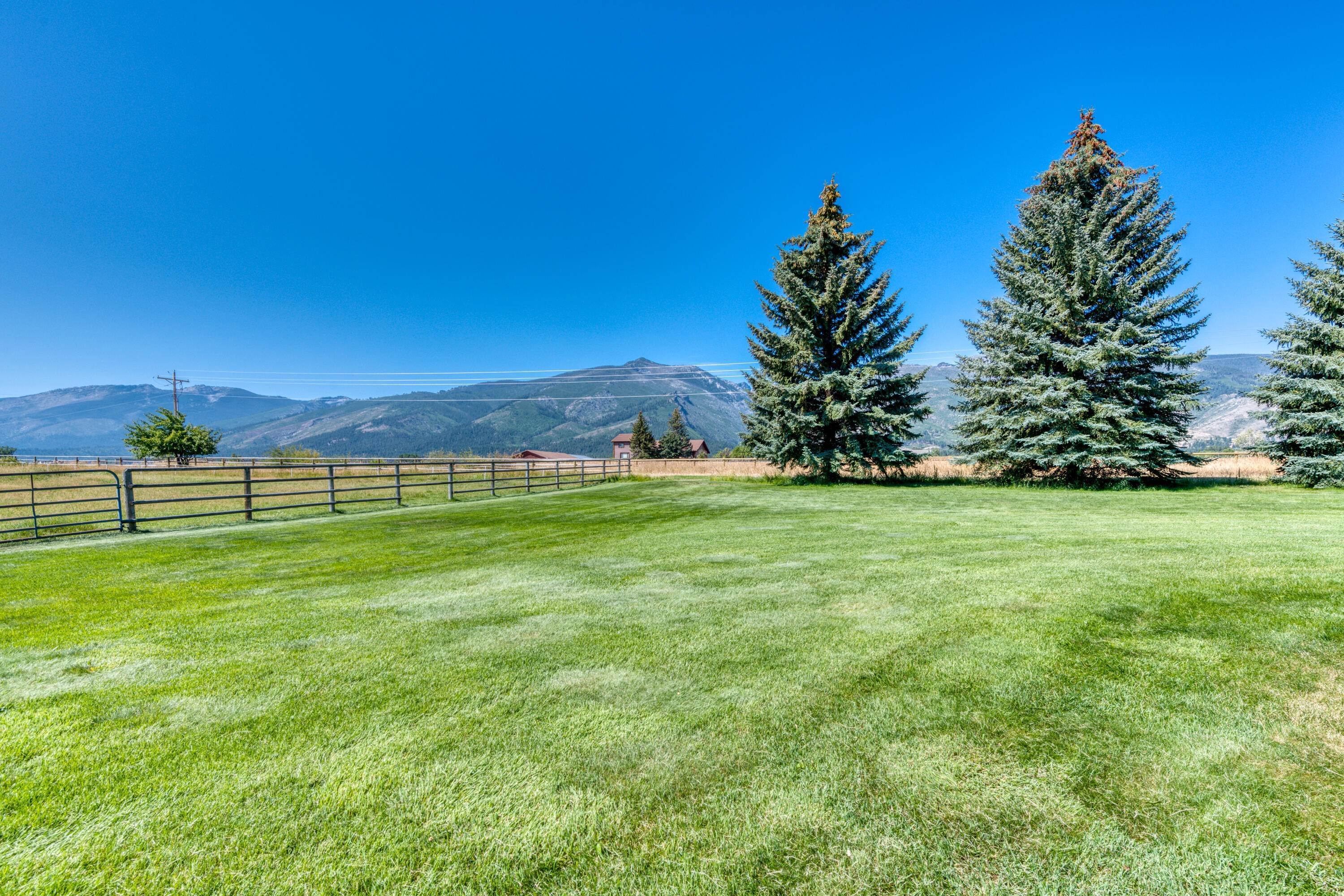 11. Single Family Homes for Sale at 1014 Cherry Orchard Loop, Hamilton, Montana 59840 United States