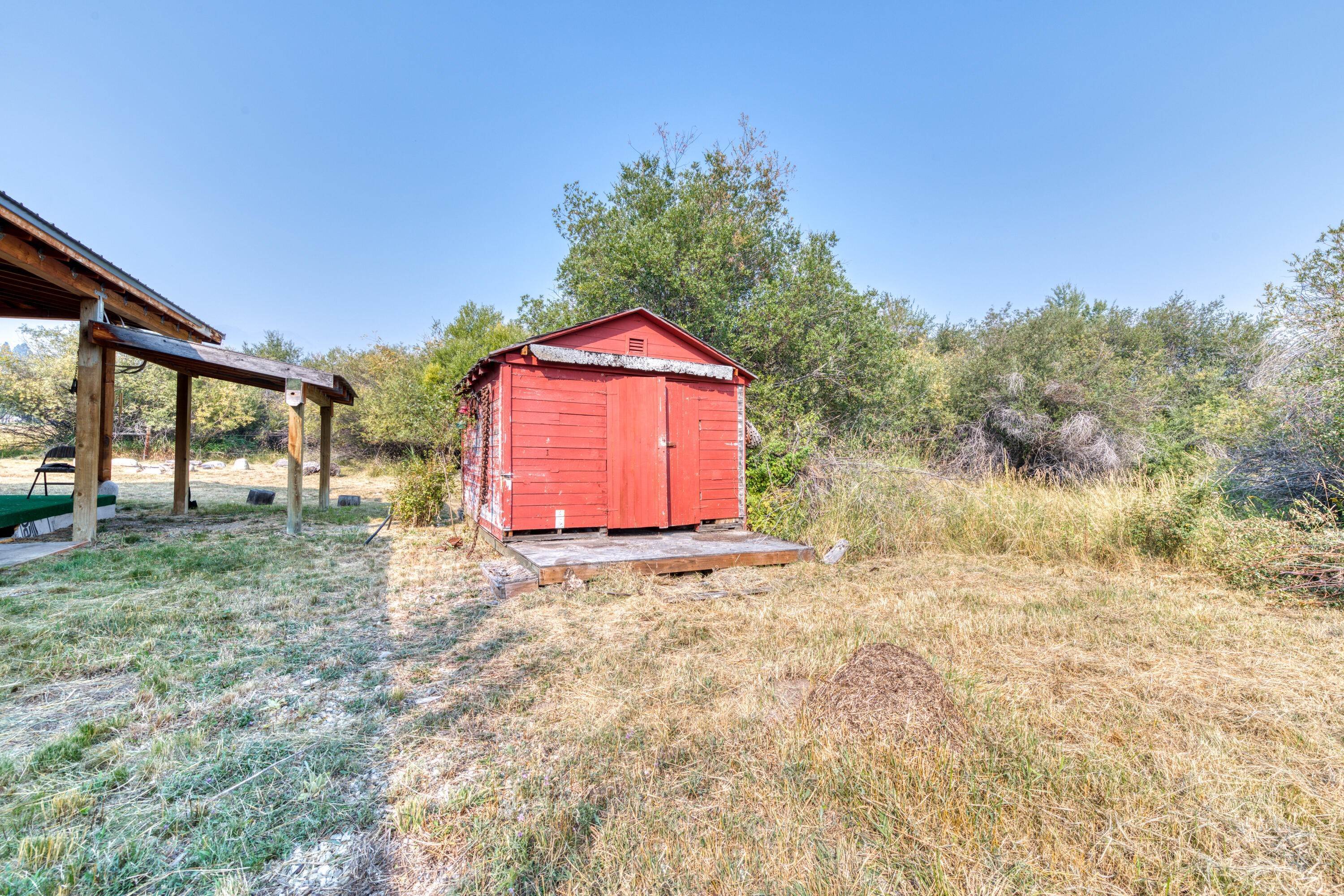 18. Single Family Homes for Sale at 368 Oertli Lane, Hamilton, Montana 59840 United States