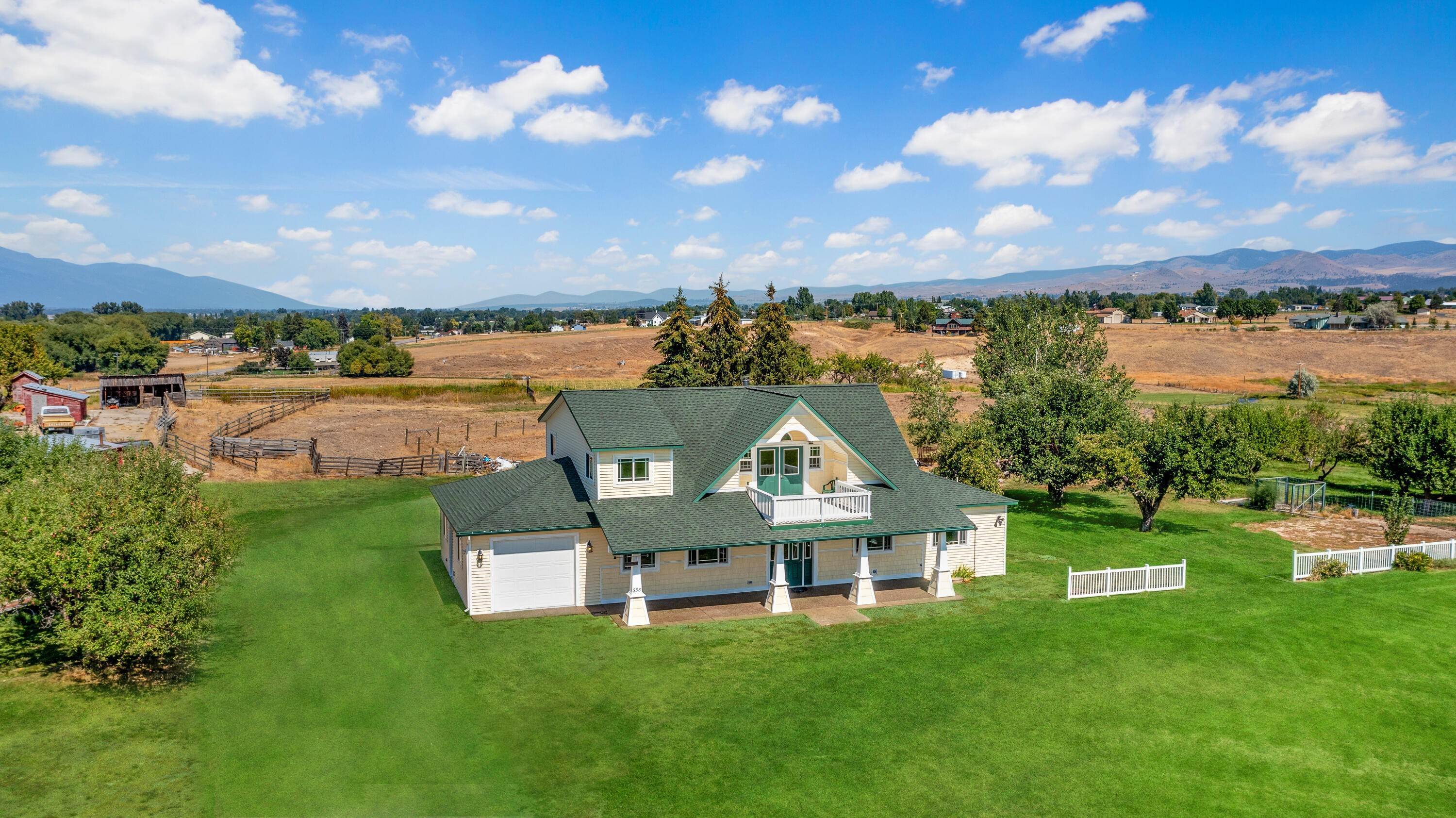 Single Family Homes for Sale at 358 Hamilton Heights Road, Corvallis, Montana 59828 United States