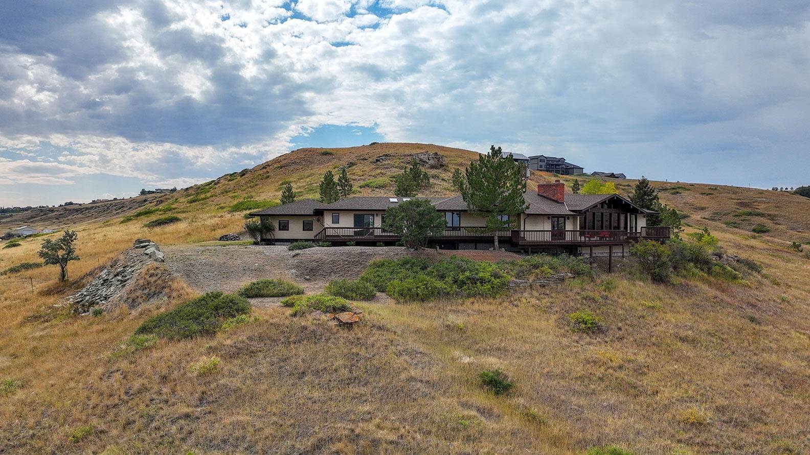 11. Single Family Homes for Sale at 5301 Huckleberry Drive, Great Falls, Montana 59404 United States