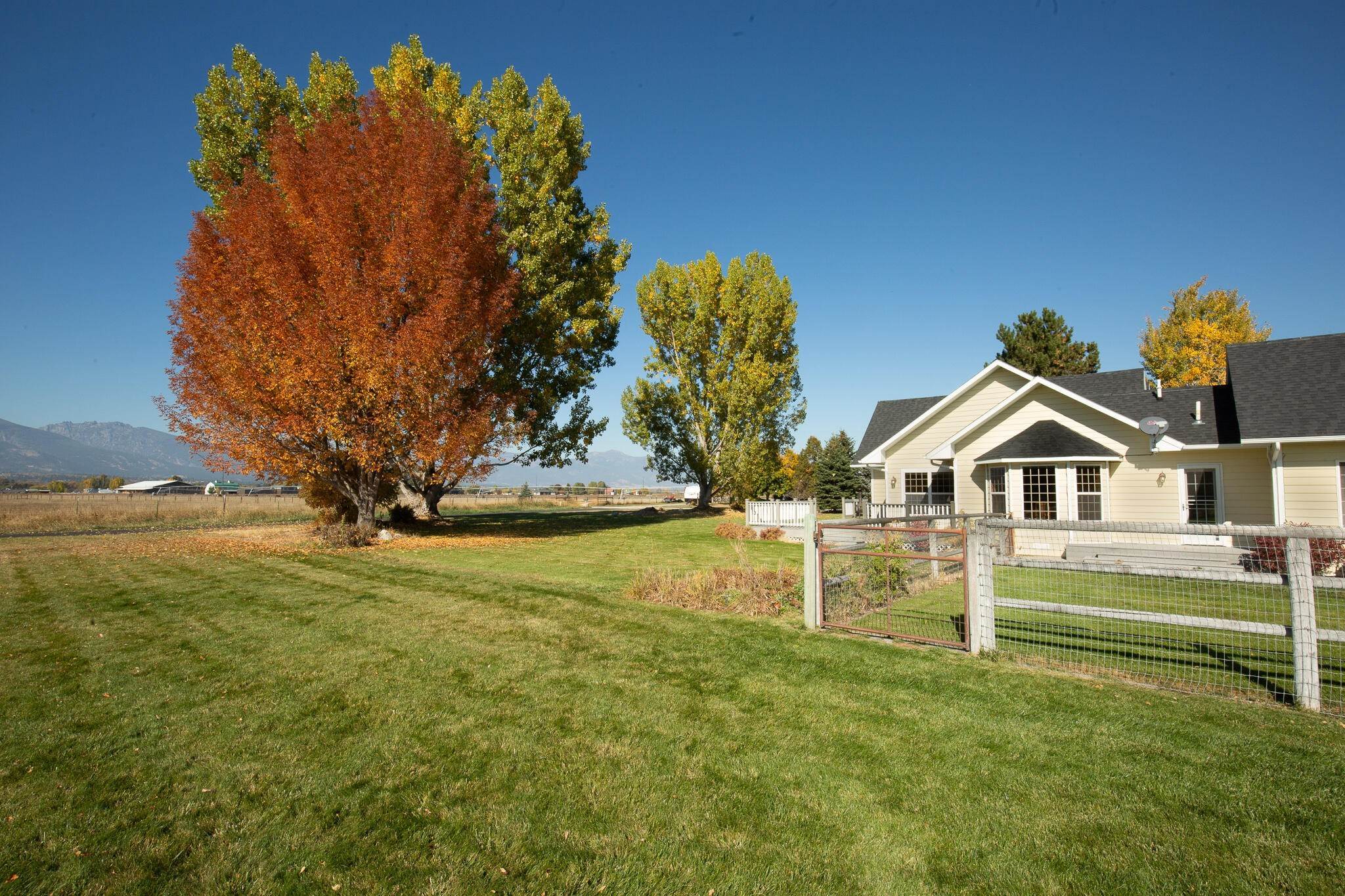 3. Single Family Homes for Sale at 305 Selway View Road, Corvallis, Montana 59828 United States
