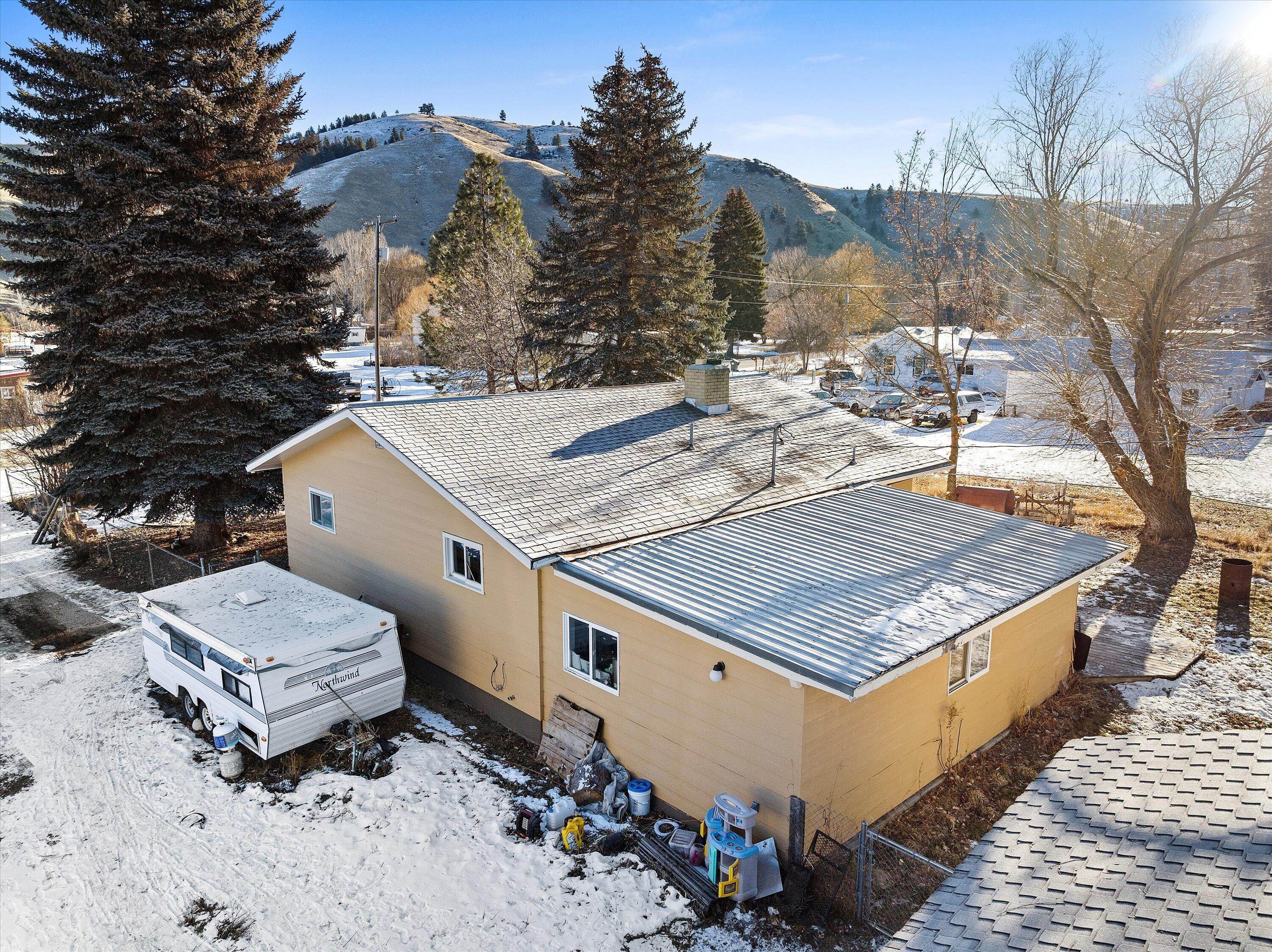 19. Single Family Homes for Sale at 639 South Water Street, Darby, Montana 59829 United States