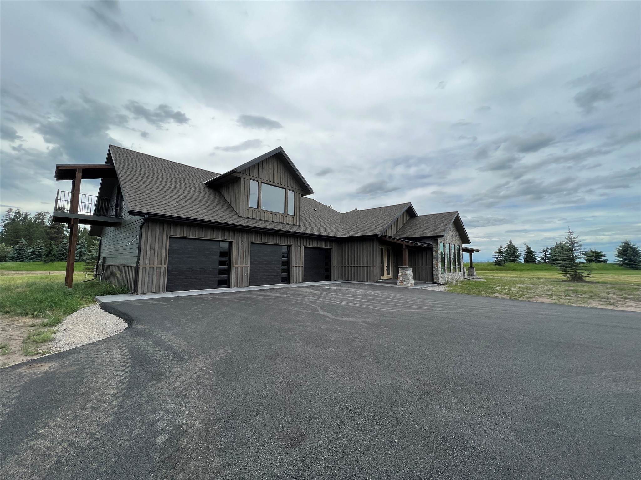 14. Single Family Homes for Sale at 24 Towering Pine Court, Kalispell, Montana 59901 United States