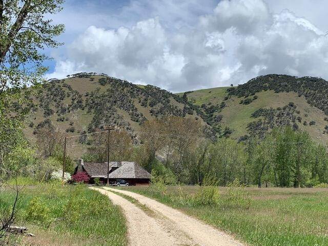 15. Single Family Homes for Sale at 3936 Logmill Lane, Darby, Montana 59829 United States