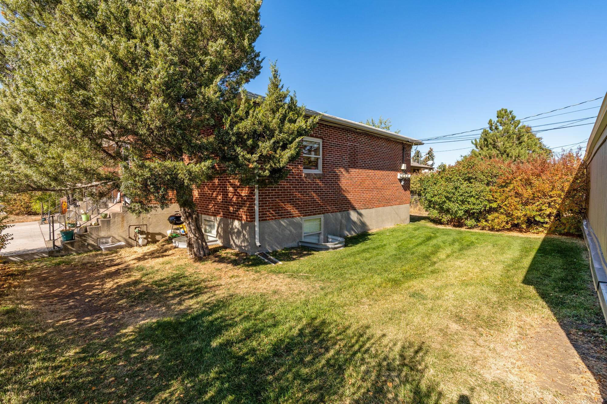 13. Residential Income for Sale at 1013 W Alderson Street, Bozeman, Montana 59715 United States
