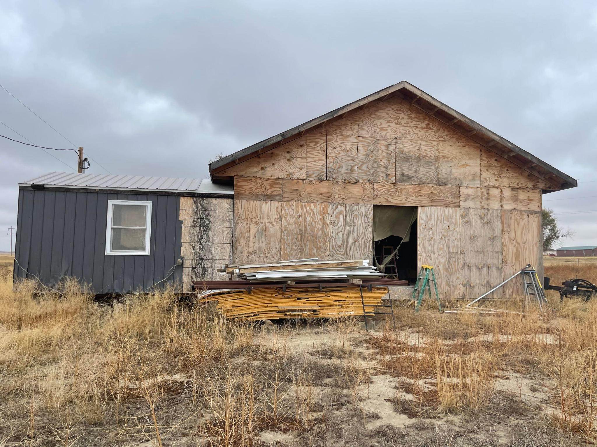 14. Single Family Homes for Sale at 411 W Highway 200, Circle, Montana 59215 United States