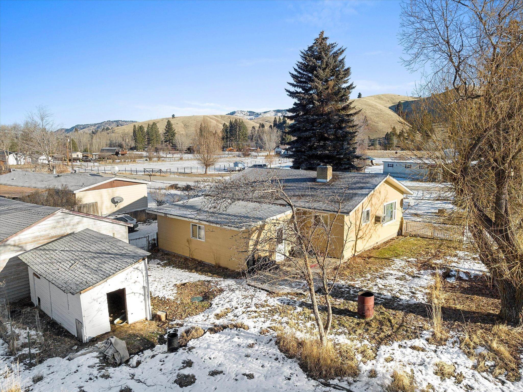 18. Single Family Homes for Sale at 639 S Water Street, Darby, Montana 59829 United States