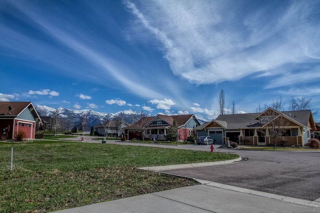 12. Single Family Homes for Sale at 104 Jefferson Court, Polson, Montana 59860 United States