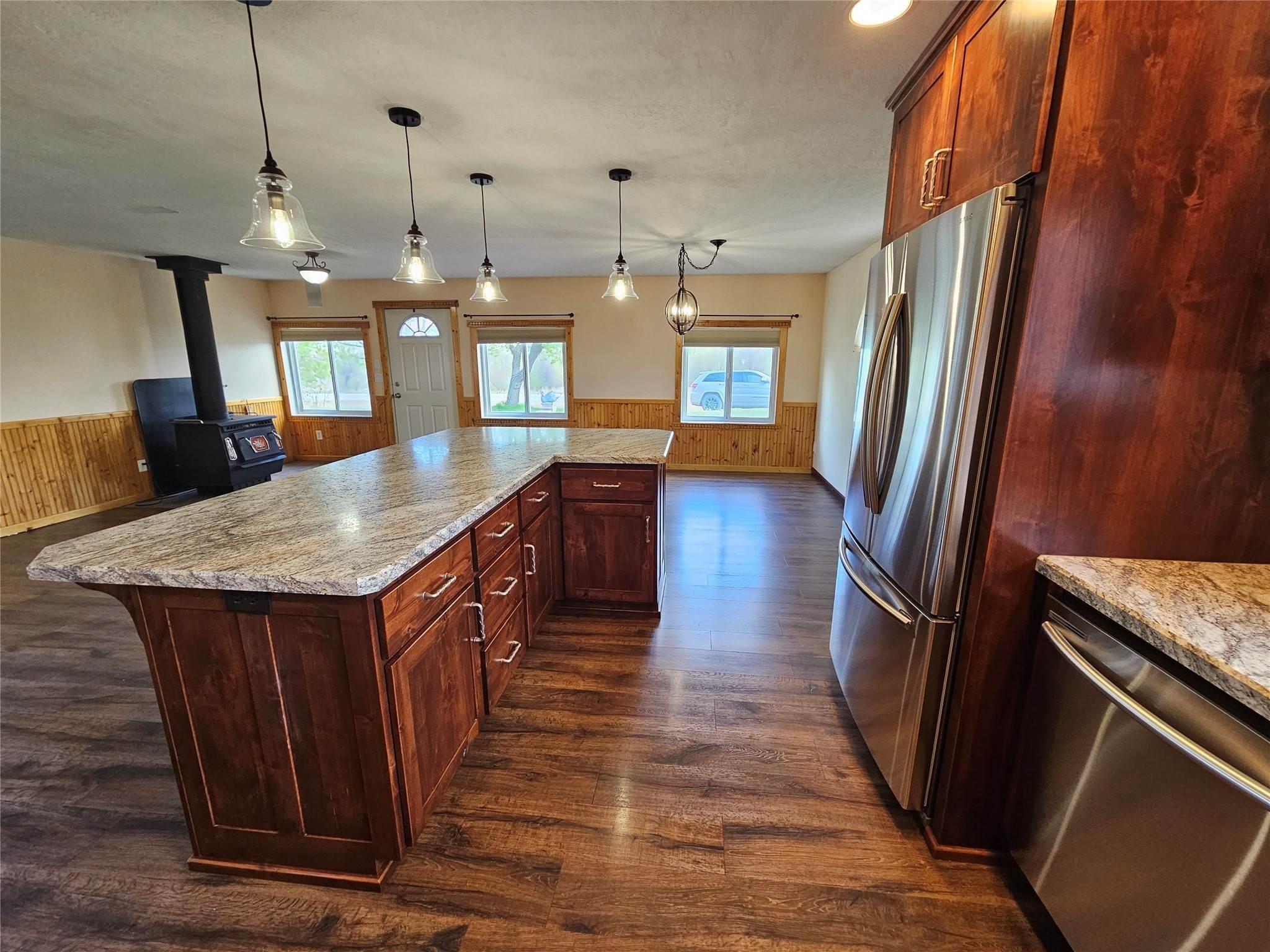 20. Single Family Homes for Sale at 930 Hub Lane, Hamilton, Montana 59840 United States