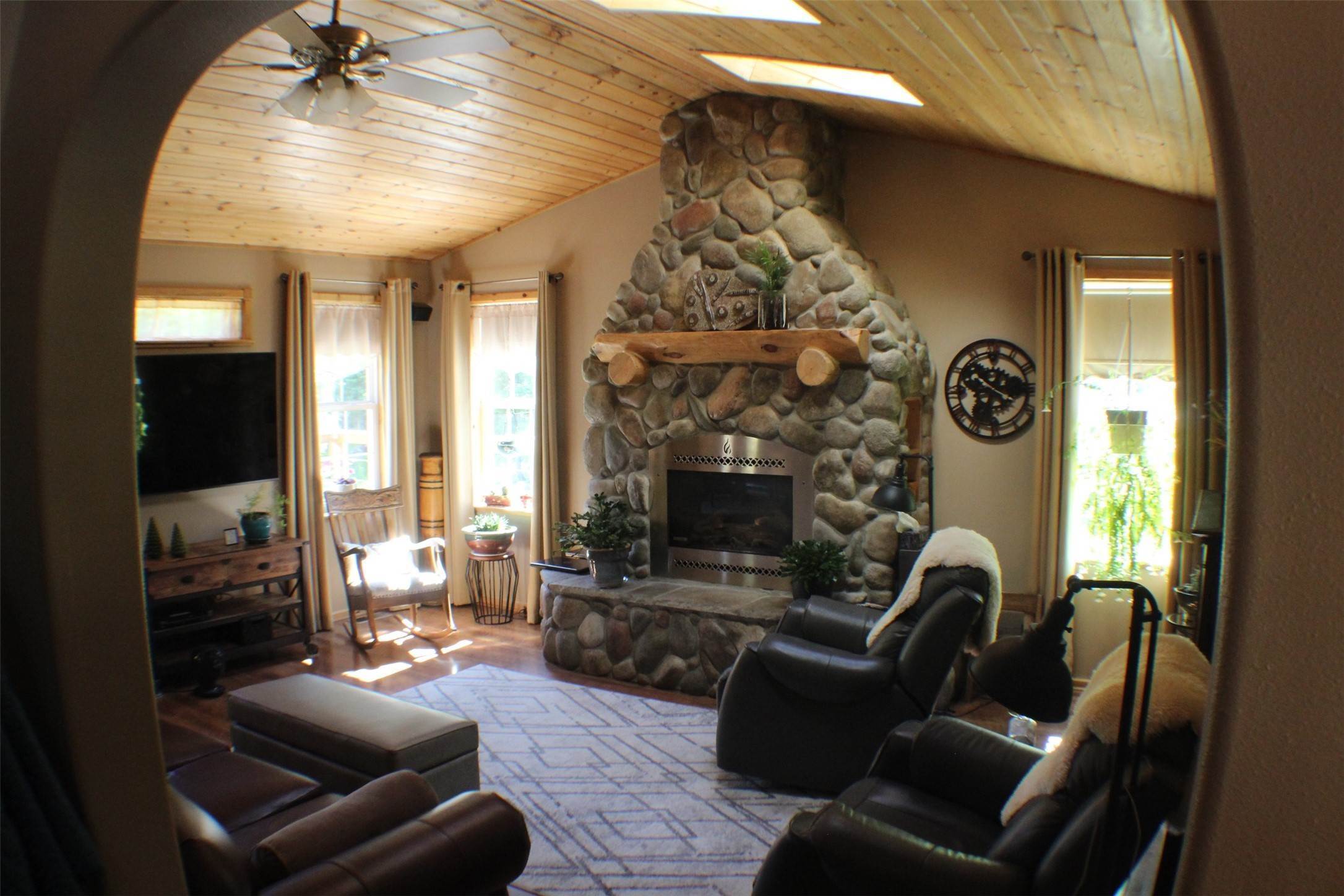 17. Single Family Homes for Sale at 362 Crimson Peak Court, Seeley Lake, Montana 59868 United States