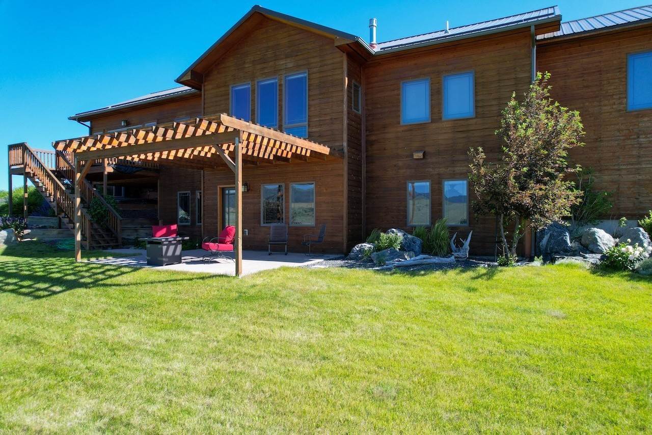 6. Single Family Homes for Sale at 200 Mike Day Drive, White Sulphur Springs, Montana 59645 United States