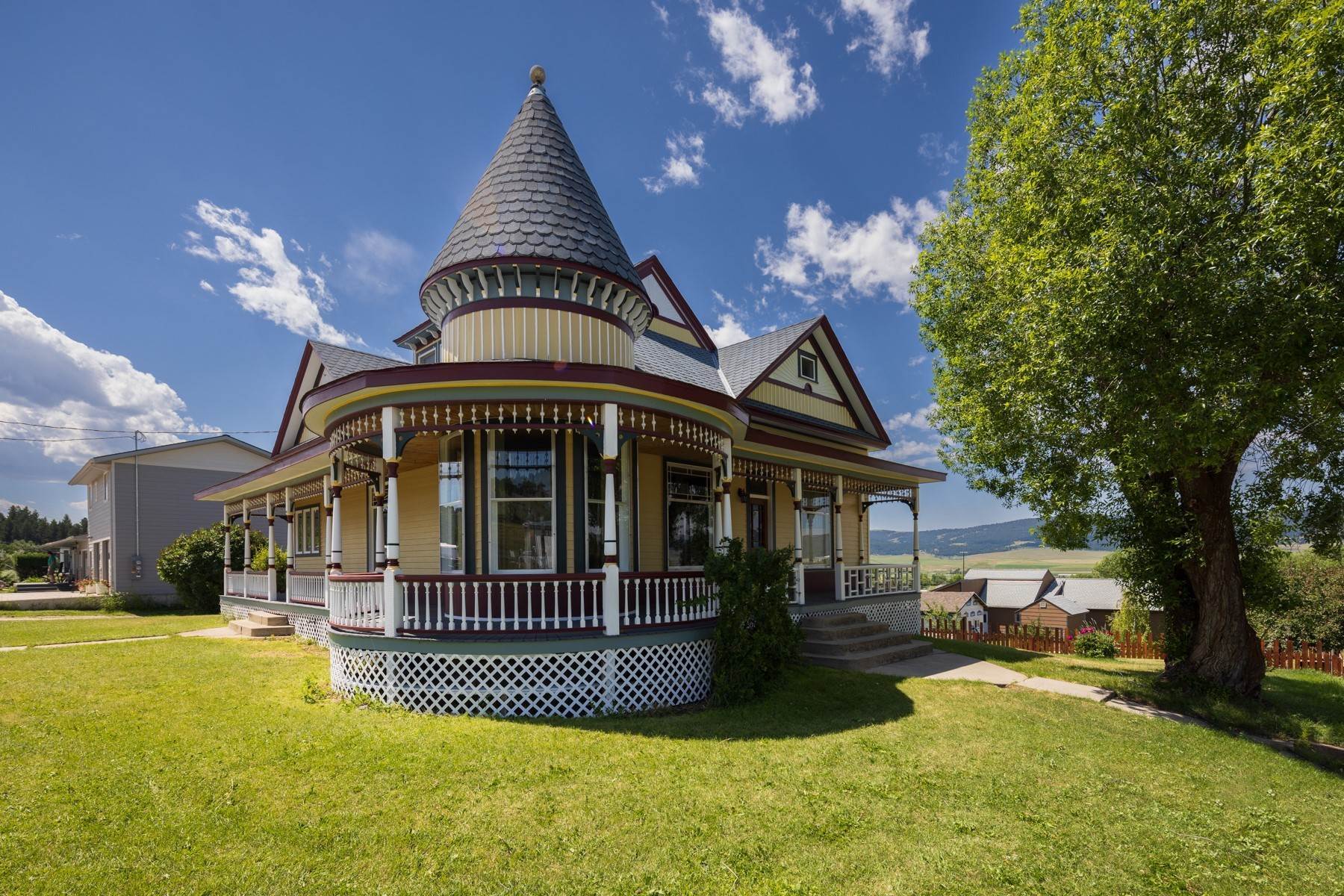 5. Single Family Homes for Sale at 507 S Montgomery Street, Philipsburg, Montana 59858 United States