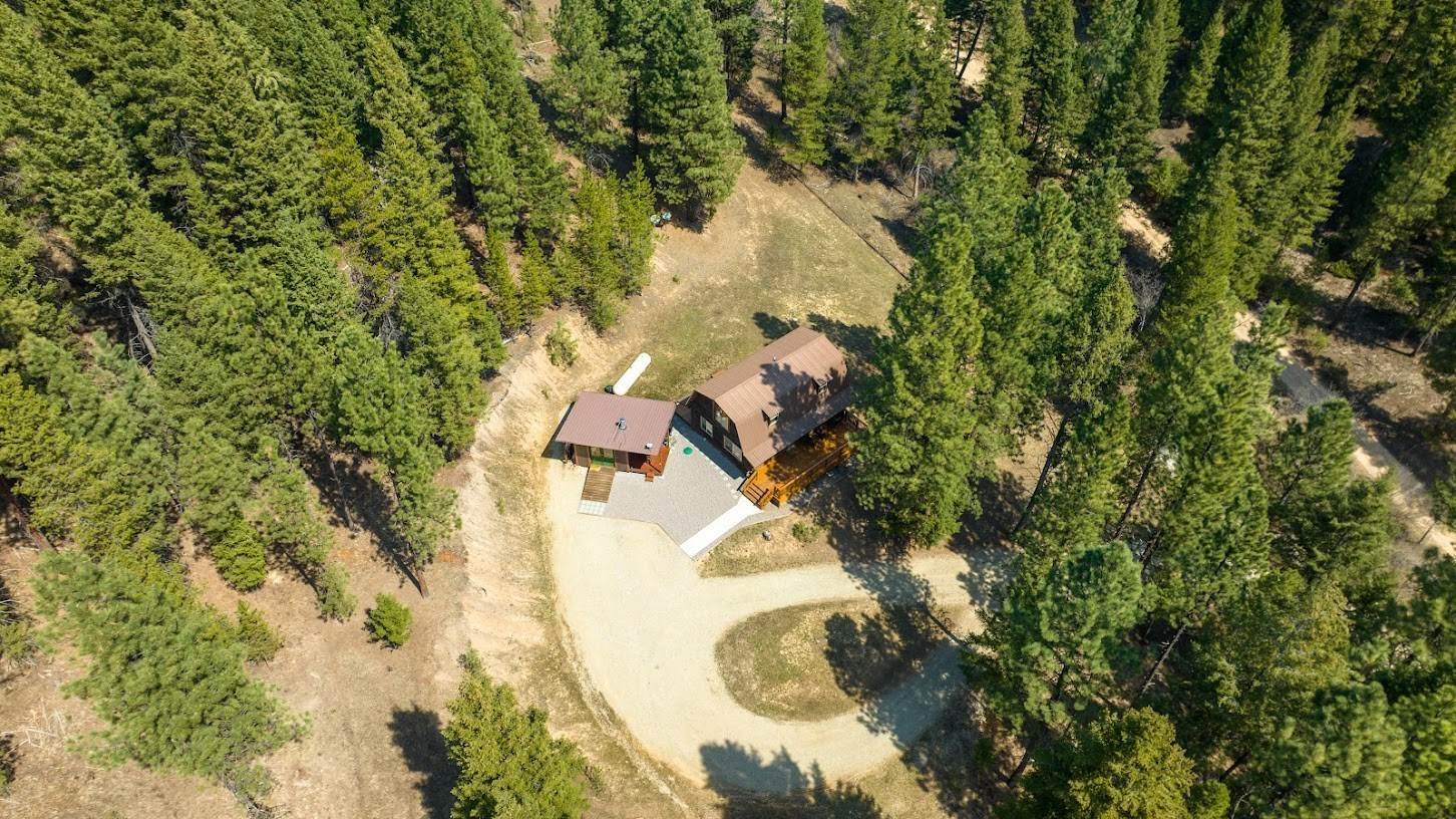 11. Single Family Homes for Sale at 7059 Fox Lane, Darby, Montana 59829 United States
