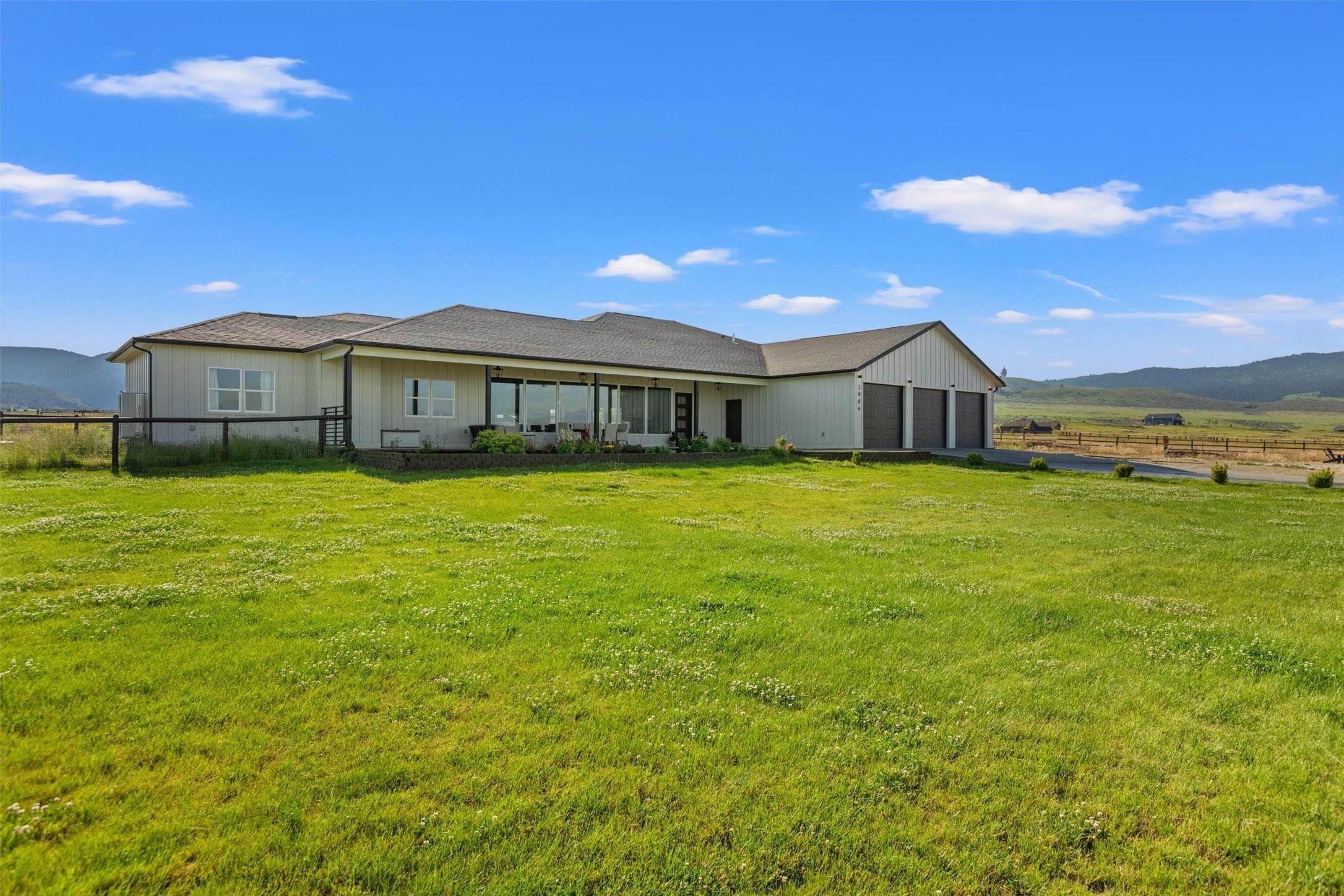 4. Single Family Homes for Sale at 2986 S Sunset Bench Road, Stevensville, Montana 59870 United States