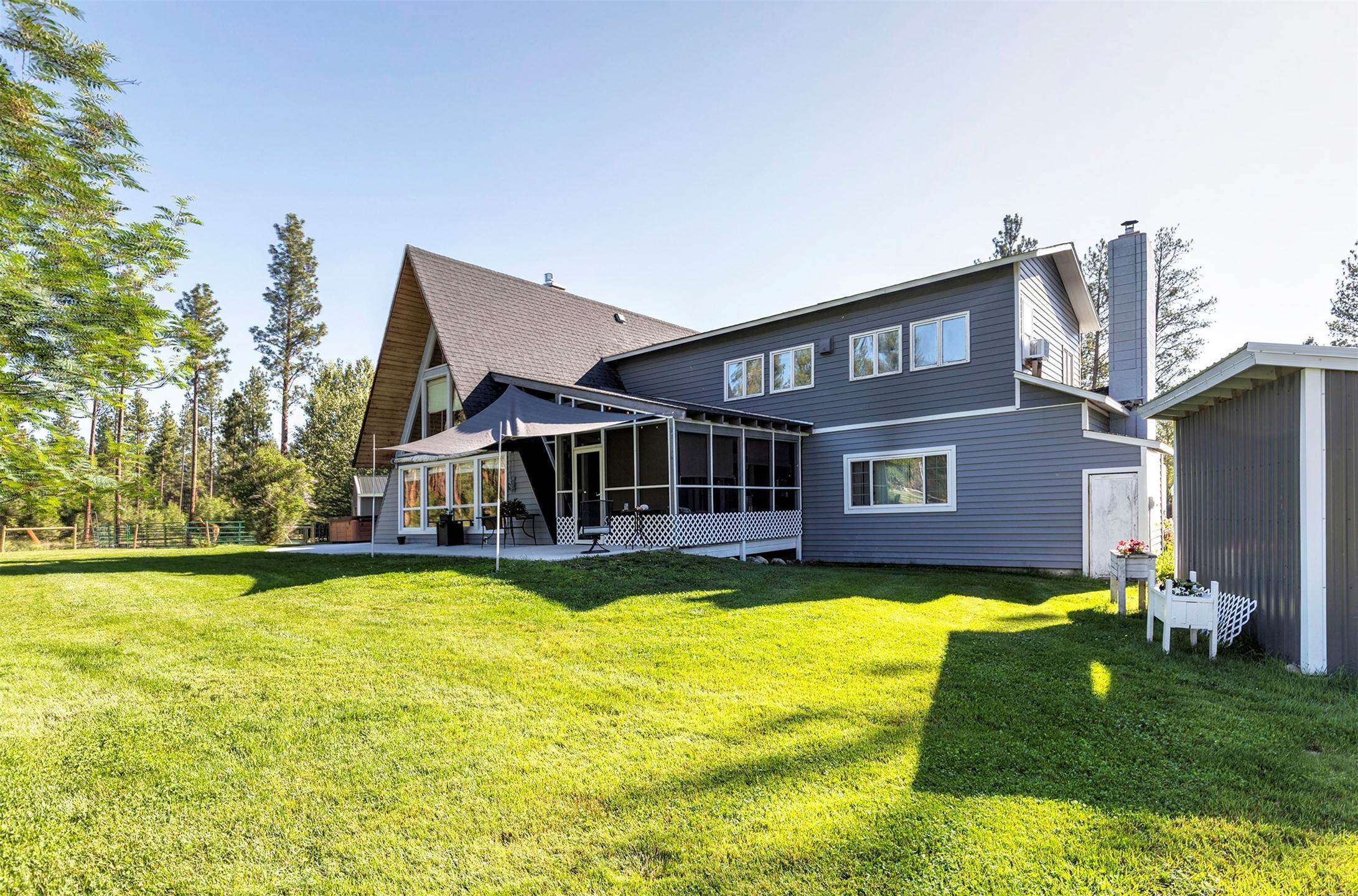 15. Single Family Homes for Sale at 220 Kootenai Creek Road, Stevensville, Montana 59870 United States