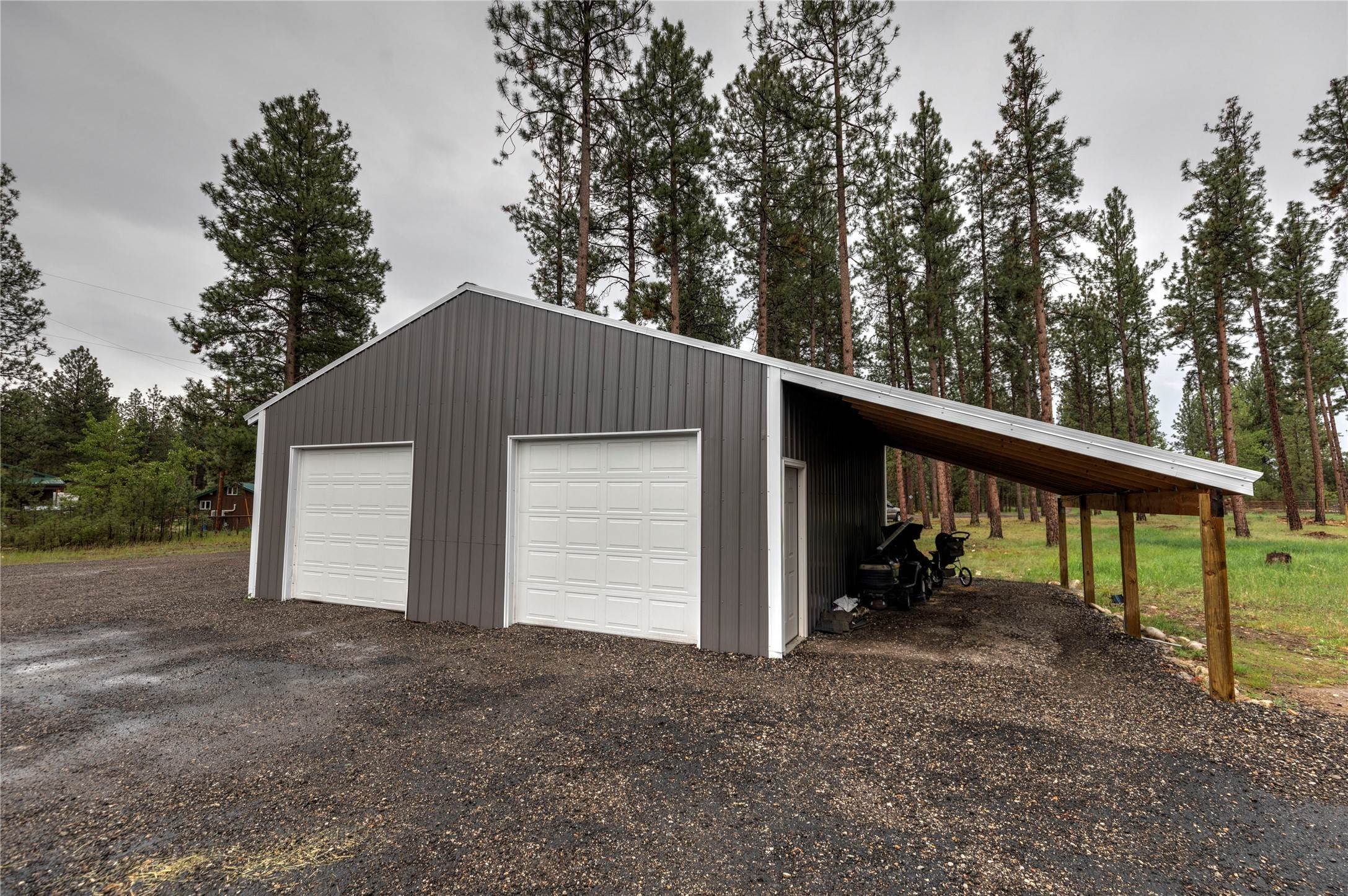 17. Single Family Homes for Sale at 220 Kootenai Creek Road, Stevensville, Montana 59870 United States
